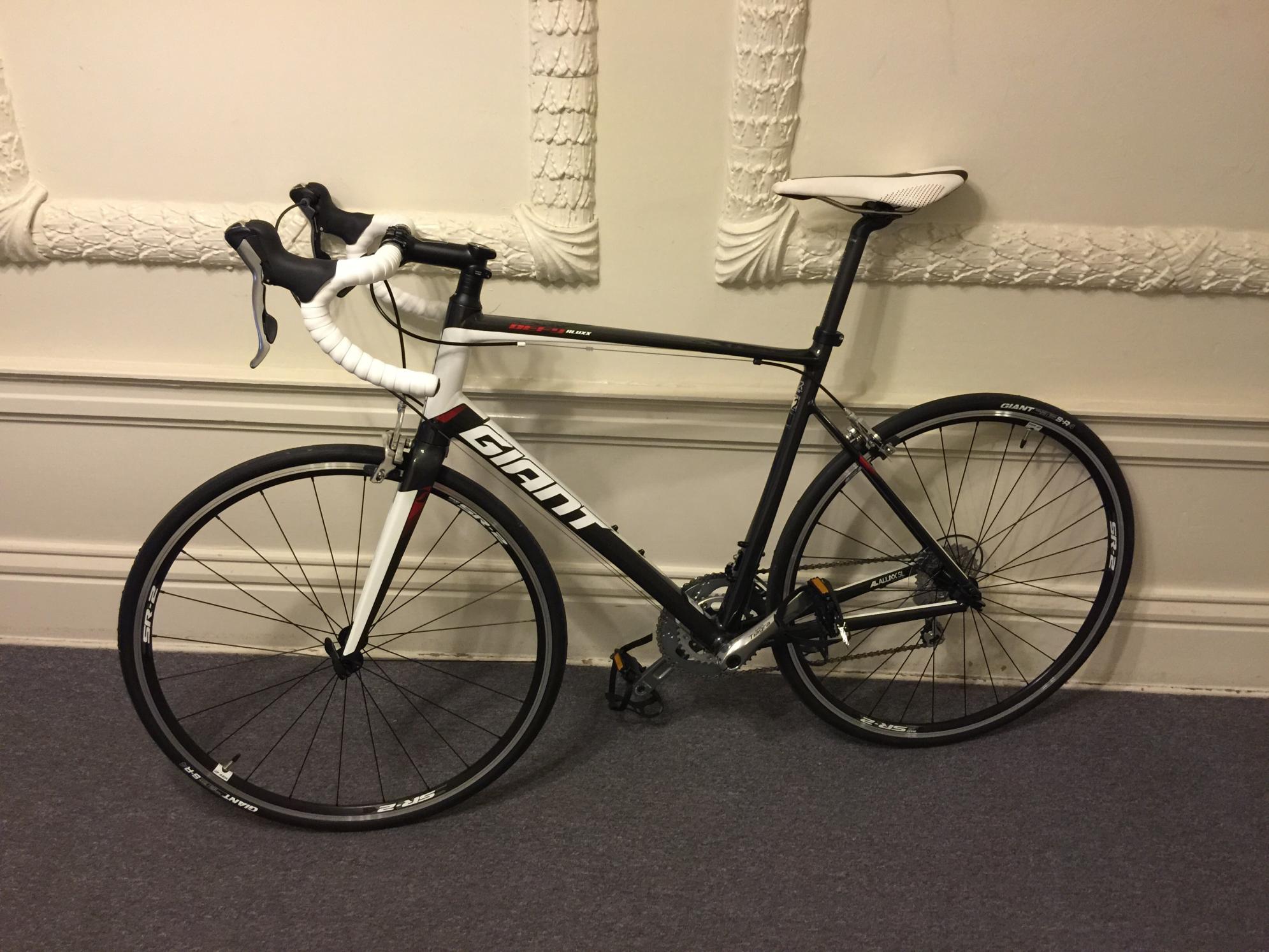2015 Giant Defy 2 Silver or Gray, White, and Red