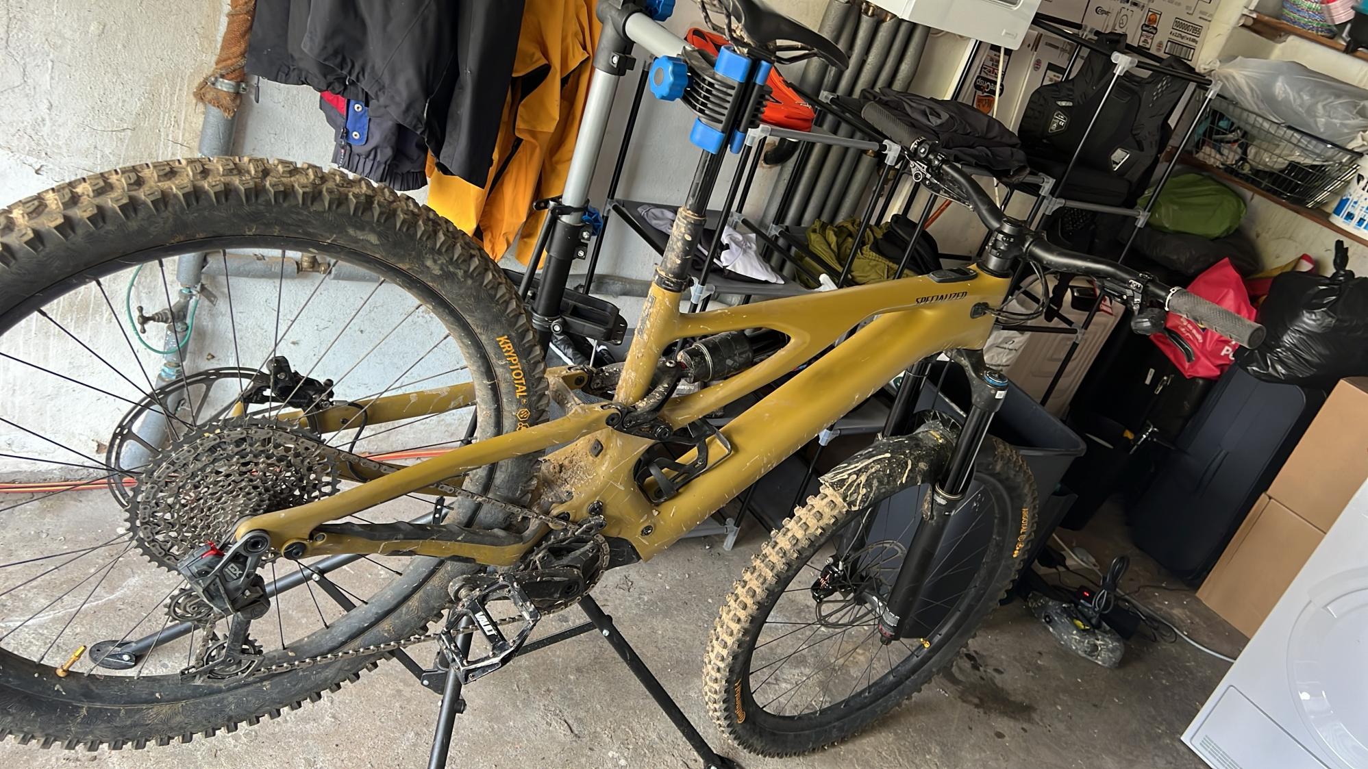 2023 Specialized Levo Expert T Type Yellow or Gold