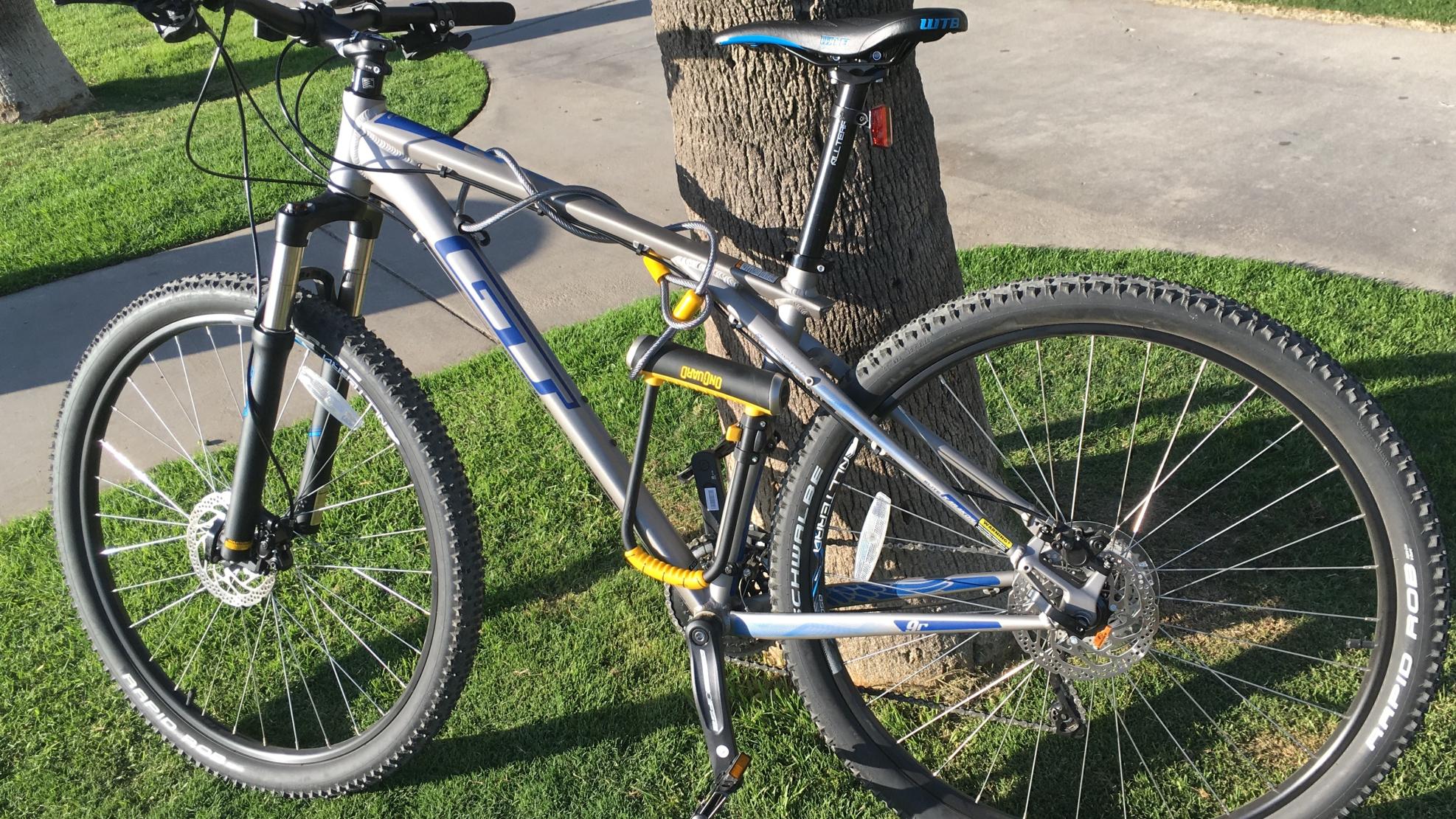 2016 GT Bicycles GT Karakoram Elite Mountain Bike Silver or Gray