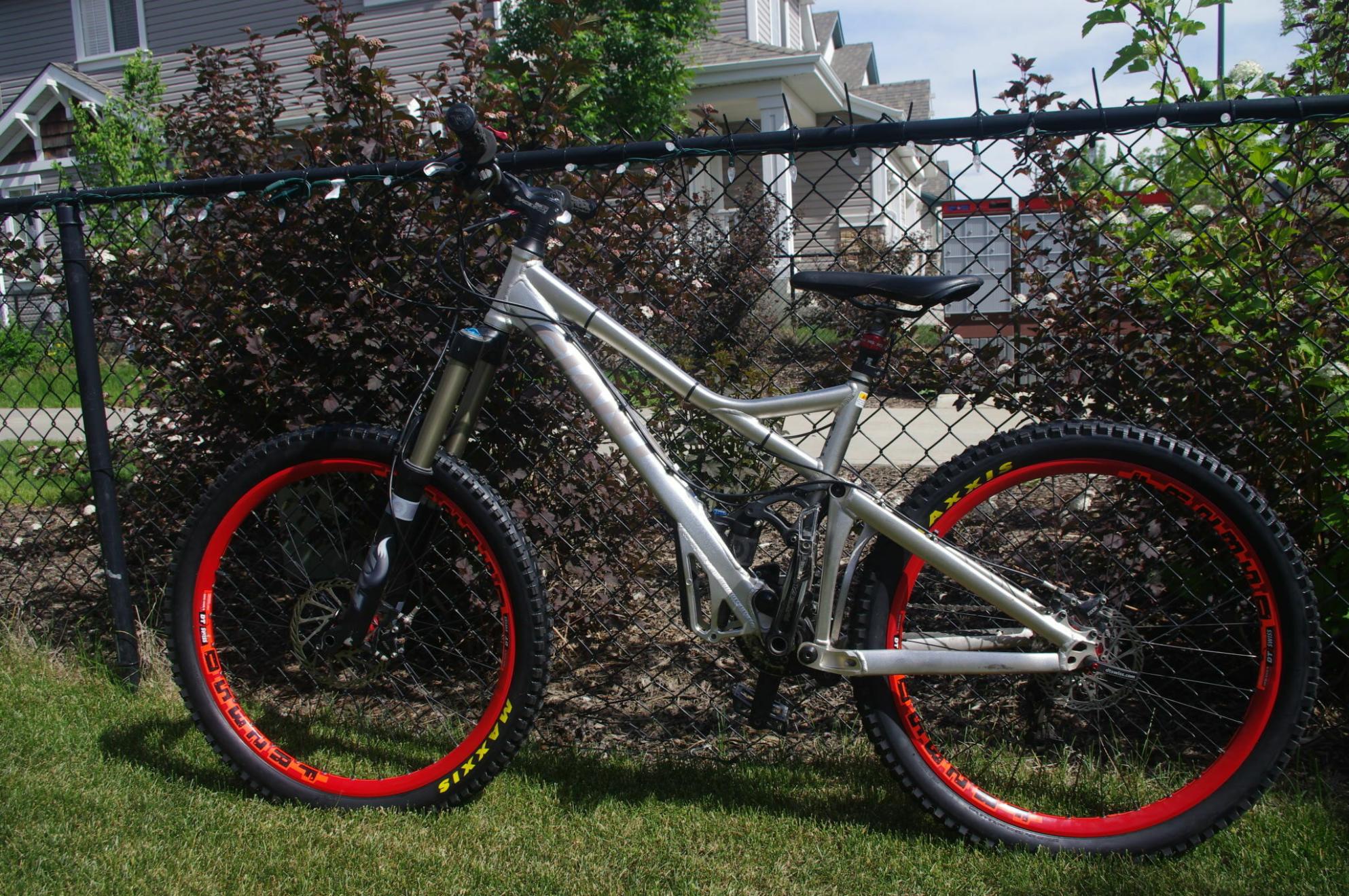 2009 Giant Reign XO Silver, gray or bare metal