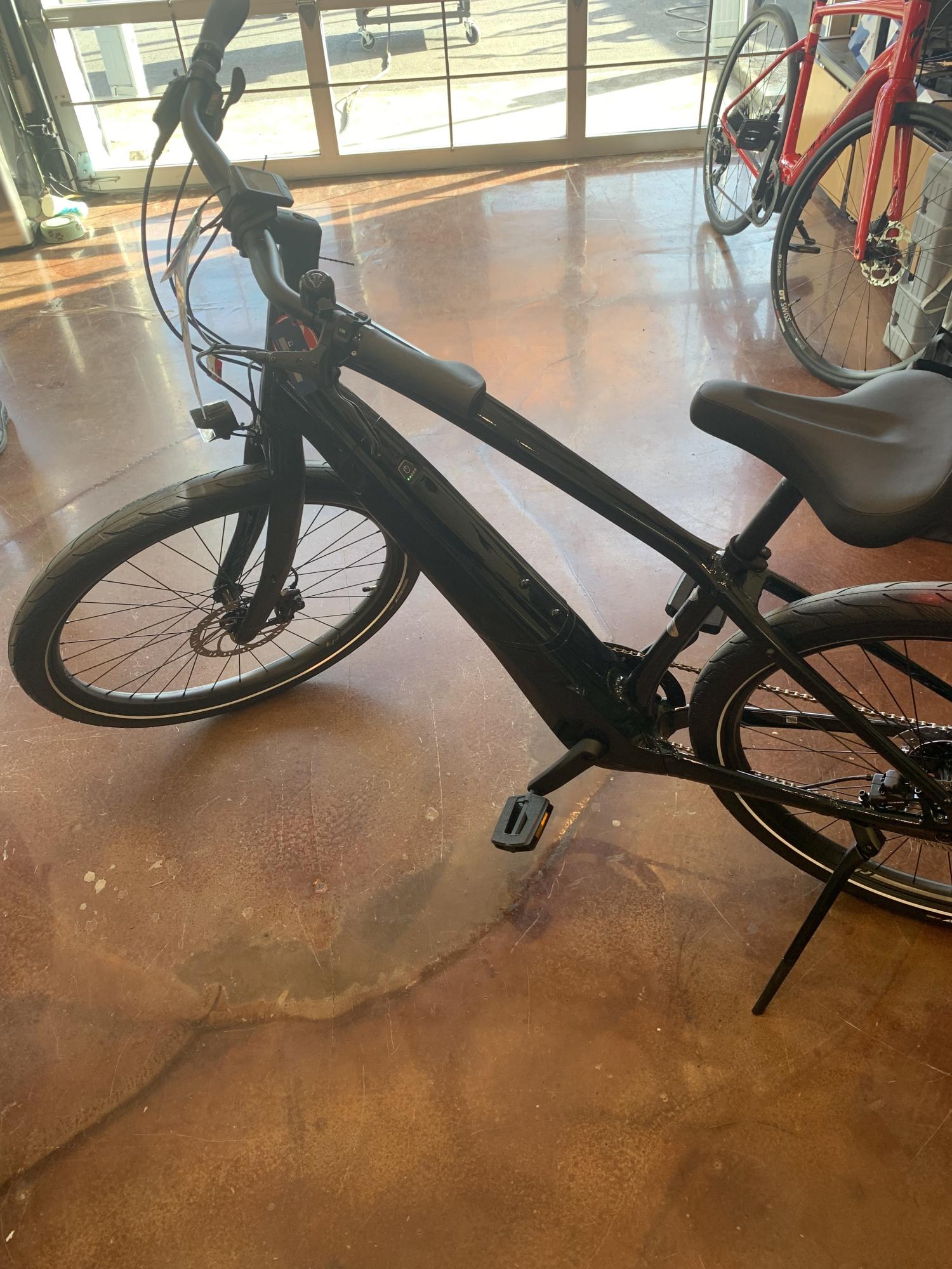 2020 Specialized /21 COMO 3.0 CL1 Medium / Large Top Tube Green