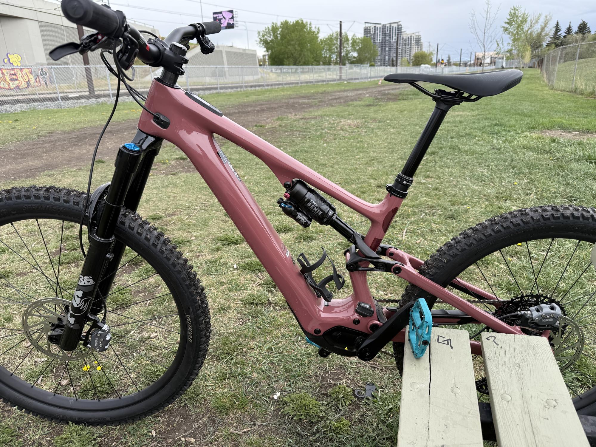 2025 Specialized Turbo Levo SL Comp Carbon Pink