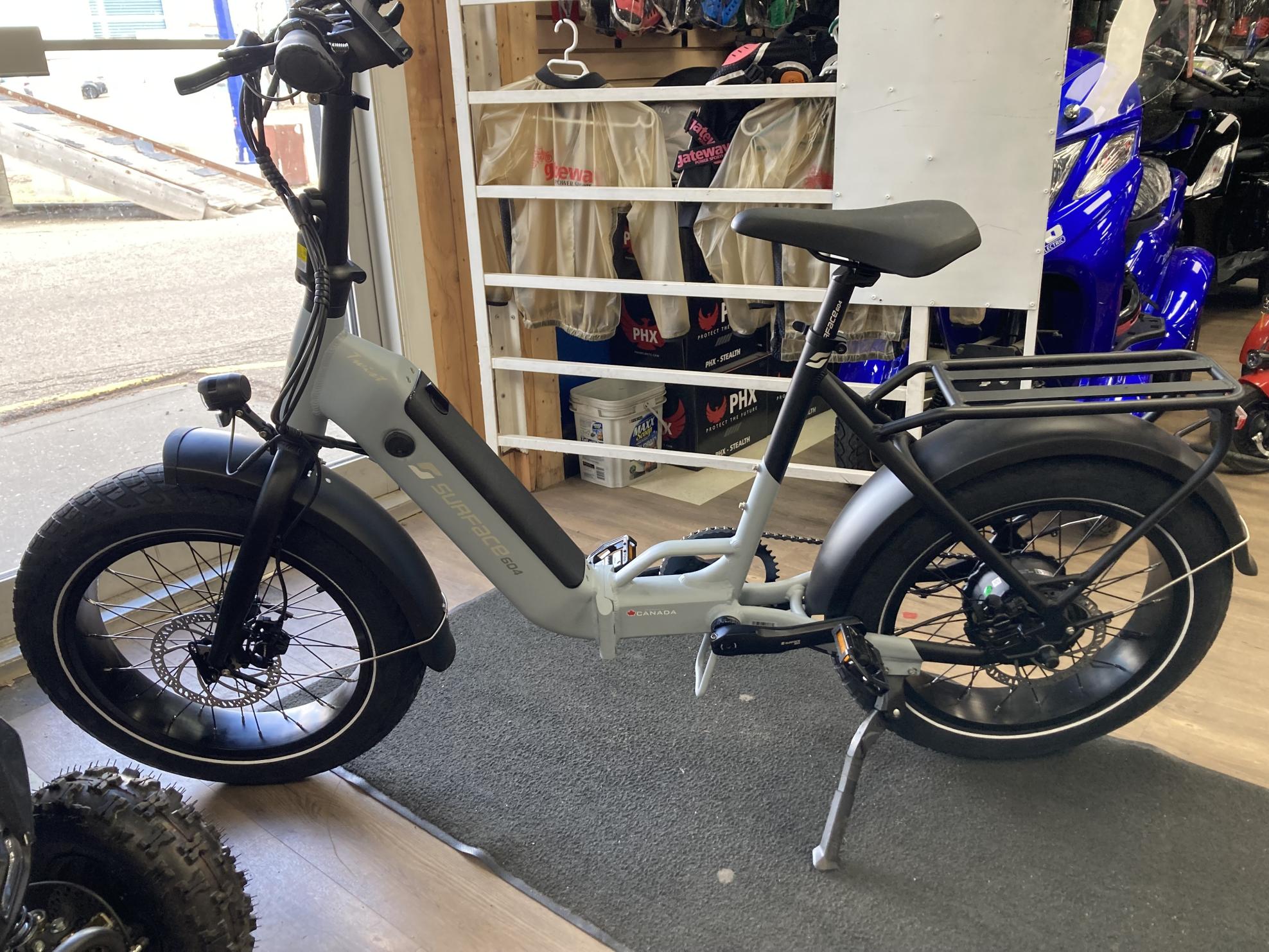 2023 SURFACE 604 Twist Silver, gray or bare metal and Black