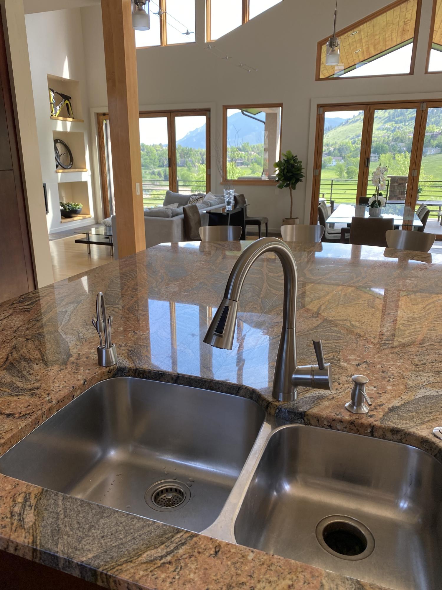 2020 Specialized Sirrus Expert Carbon Blue