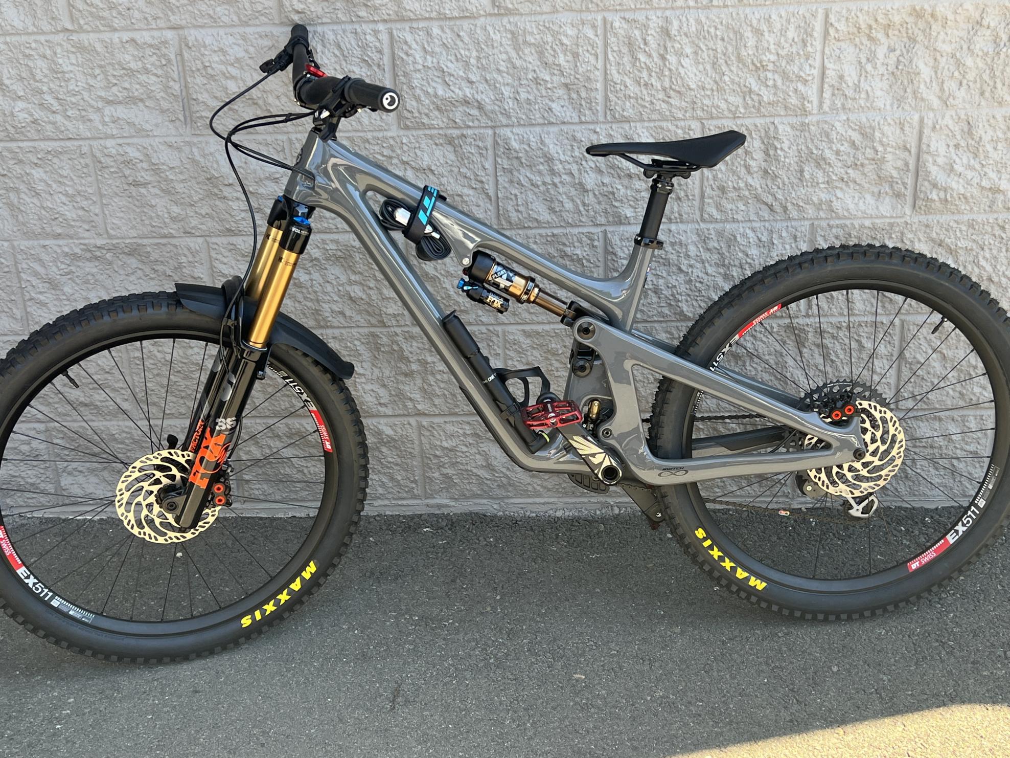 2022 Yeti Yeti Silver, gray or bare metal