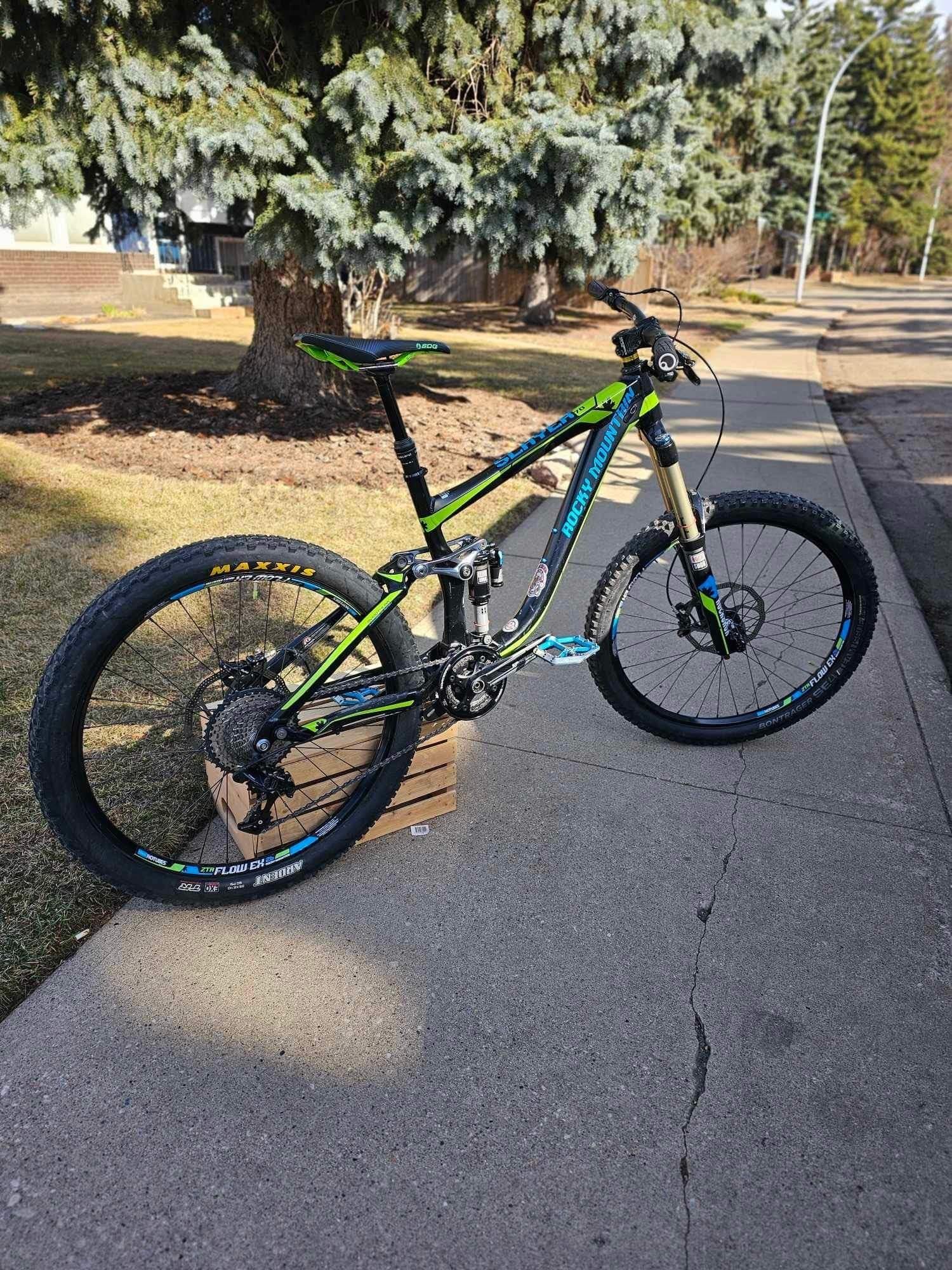 2017 Rocky Mountain Bicycles Slayer 70 Black, Blue, and Green