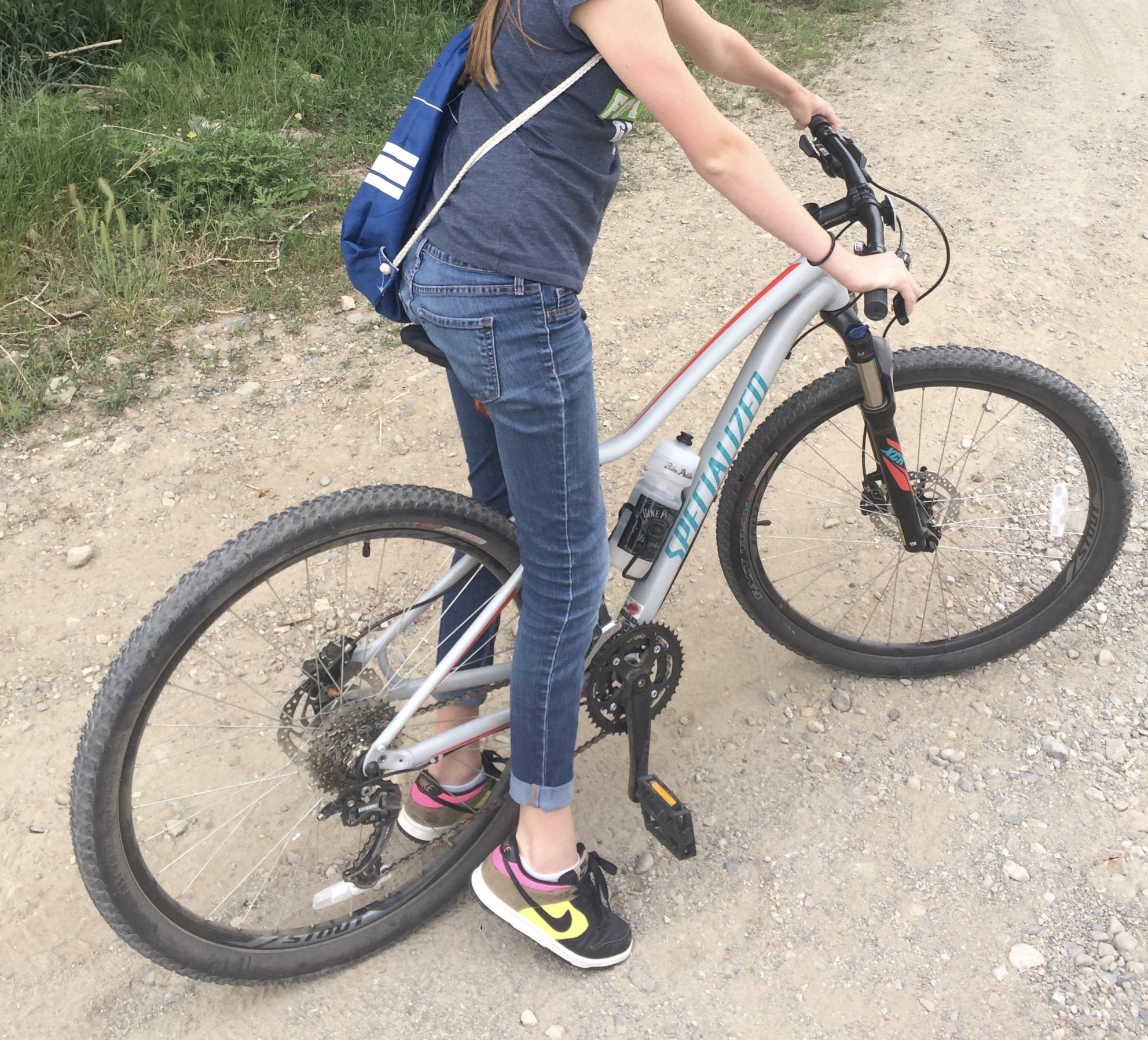 2017 Specialized JYNX comp 650B Silver, gray or bare metal