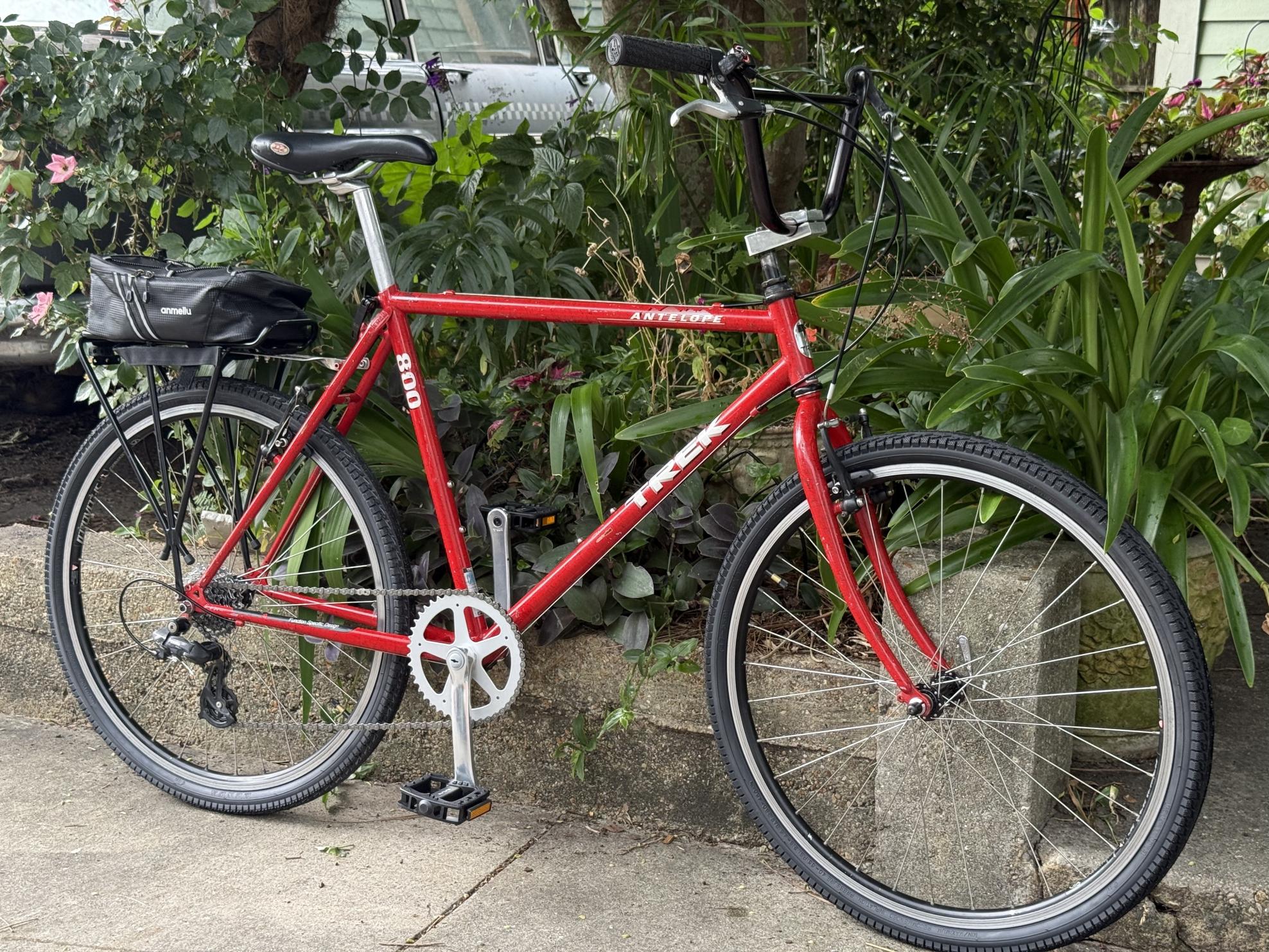 Trek 800 Red