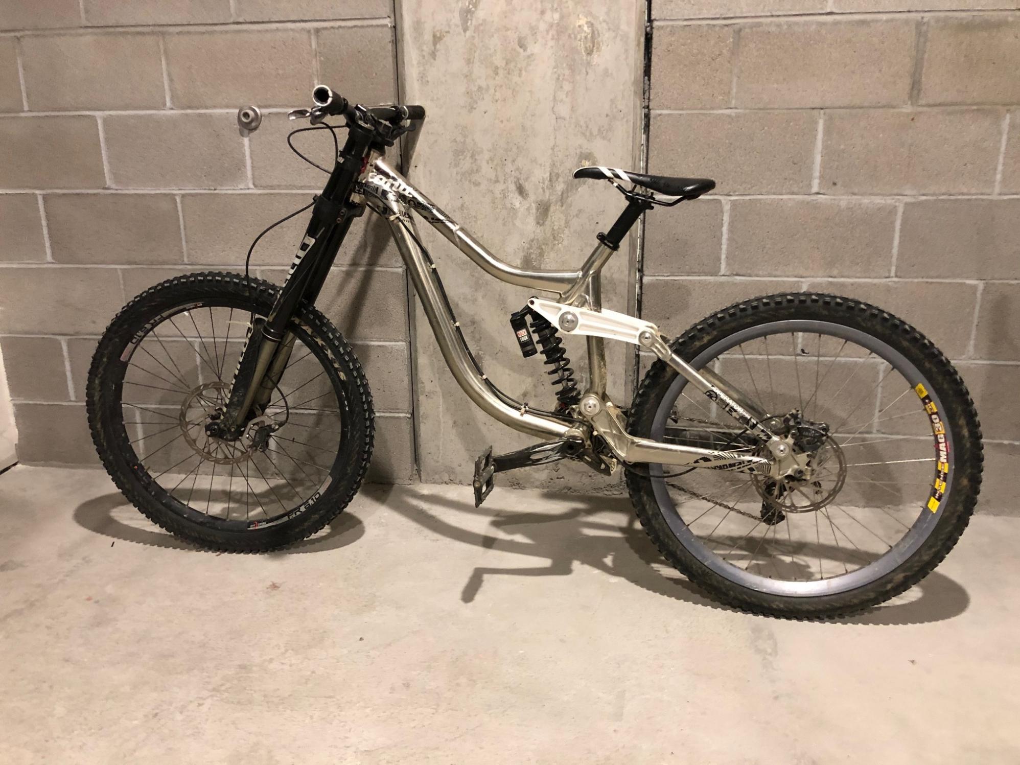 2012 Kona operator Silver, gray or bare metal