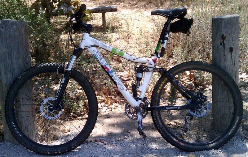 2007 Fezzari Alta Peak XR  Black