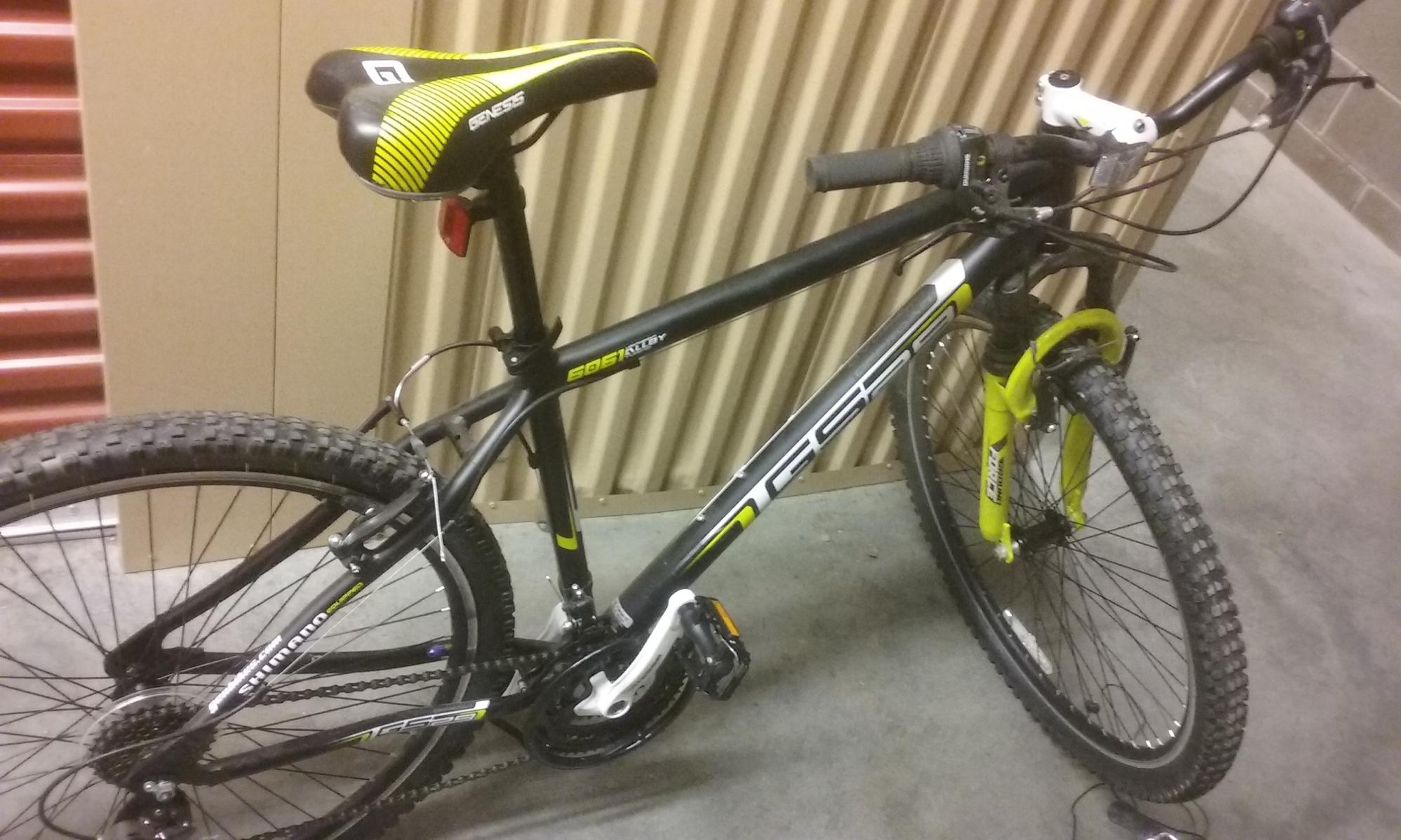 Genesis Gs29 Black and Green