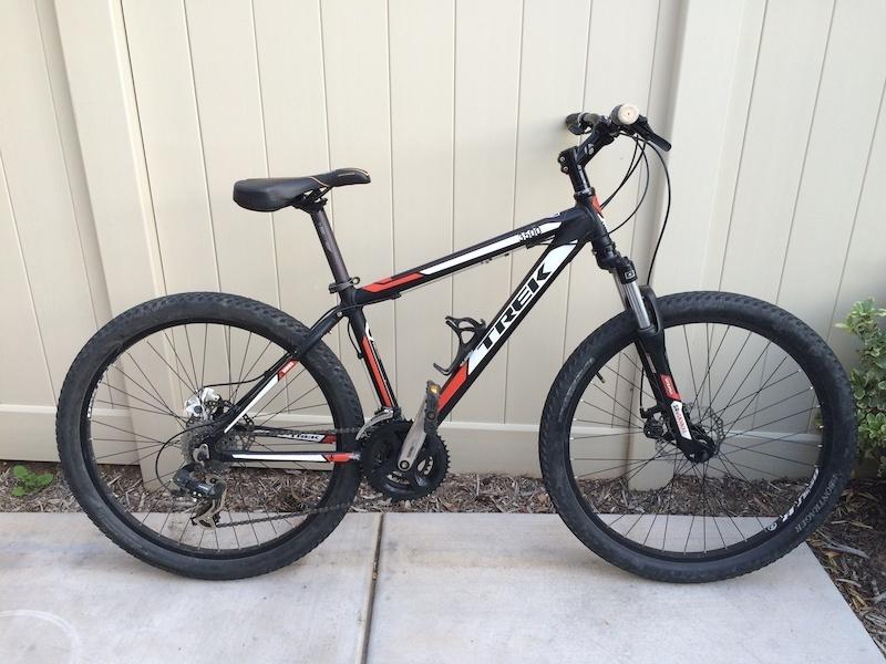2014 Trek 3500 Disc Black, White, and Red