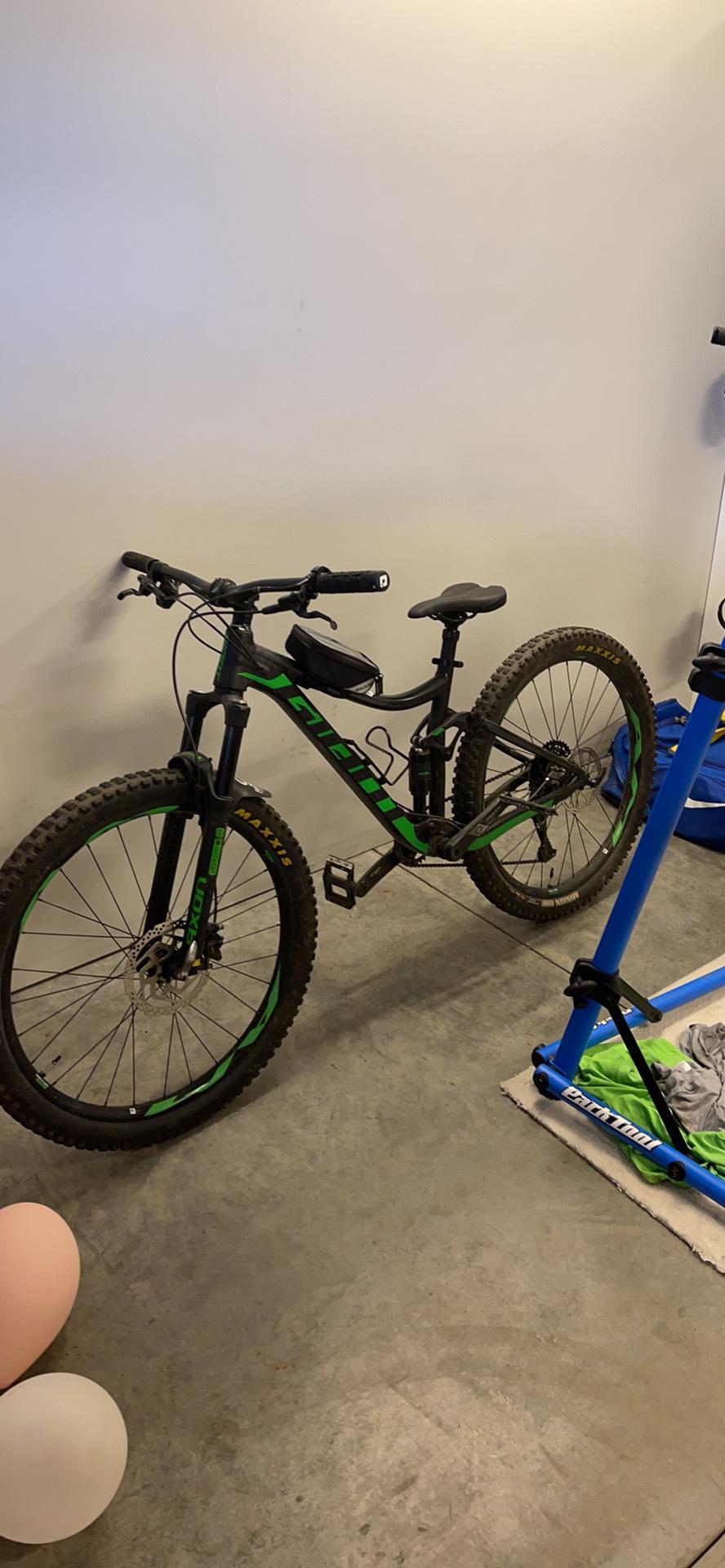 2016 Giant Stance 3 Black