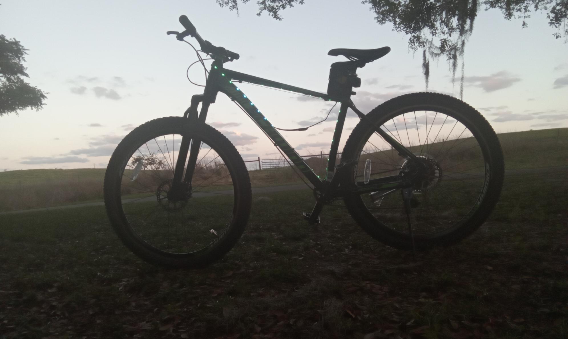 2022 Schwinn Boundary Black and Green