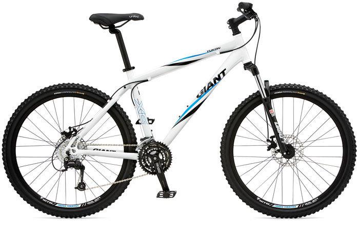2009 Giant Yukon  White