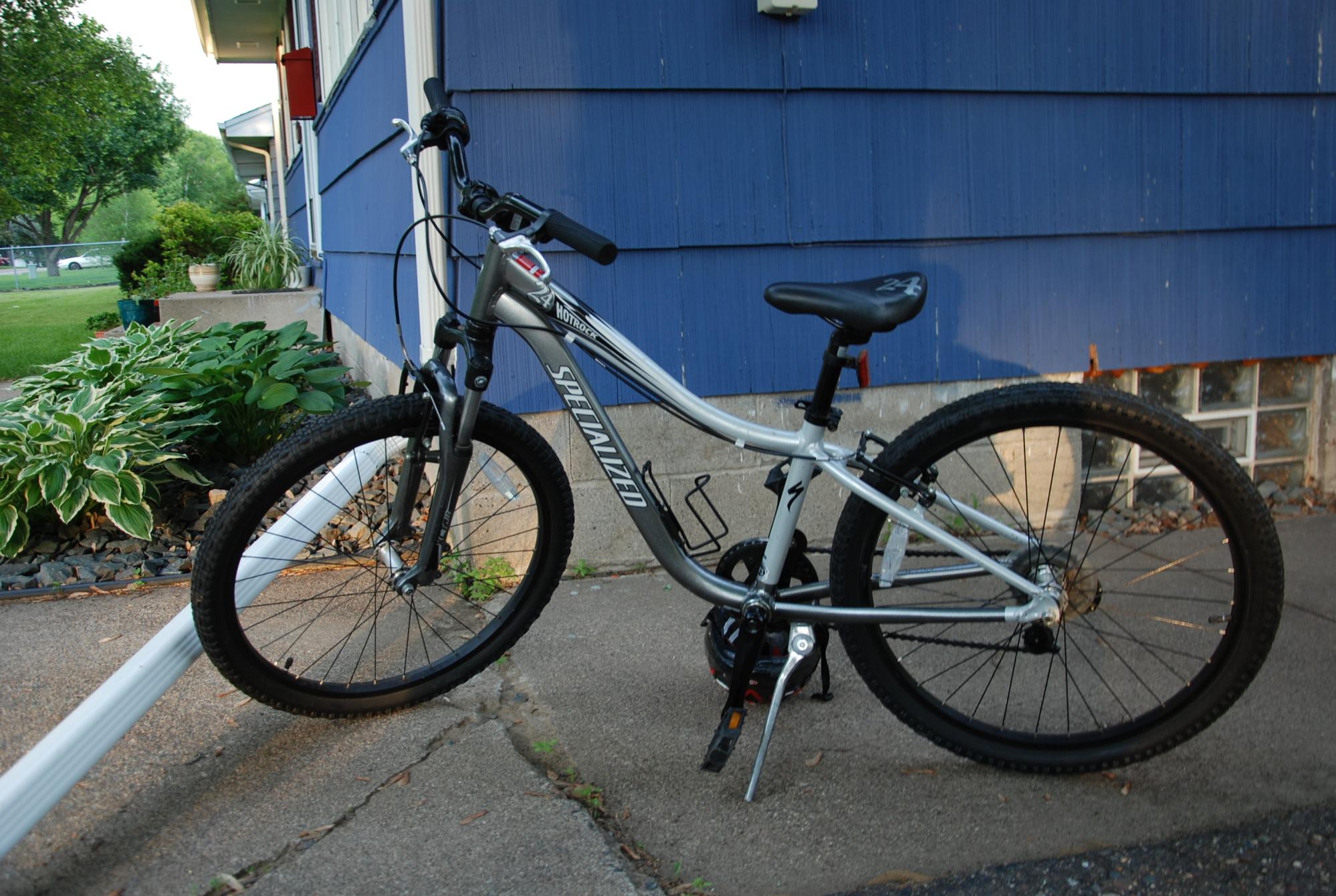 2009 Specialized Hotrock 24 - EN14766 Silver or Gray