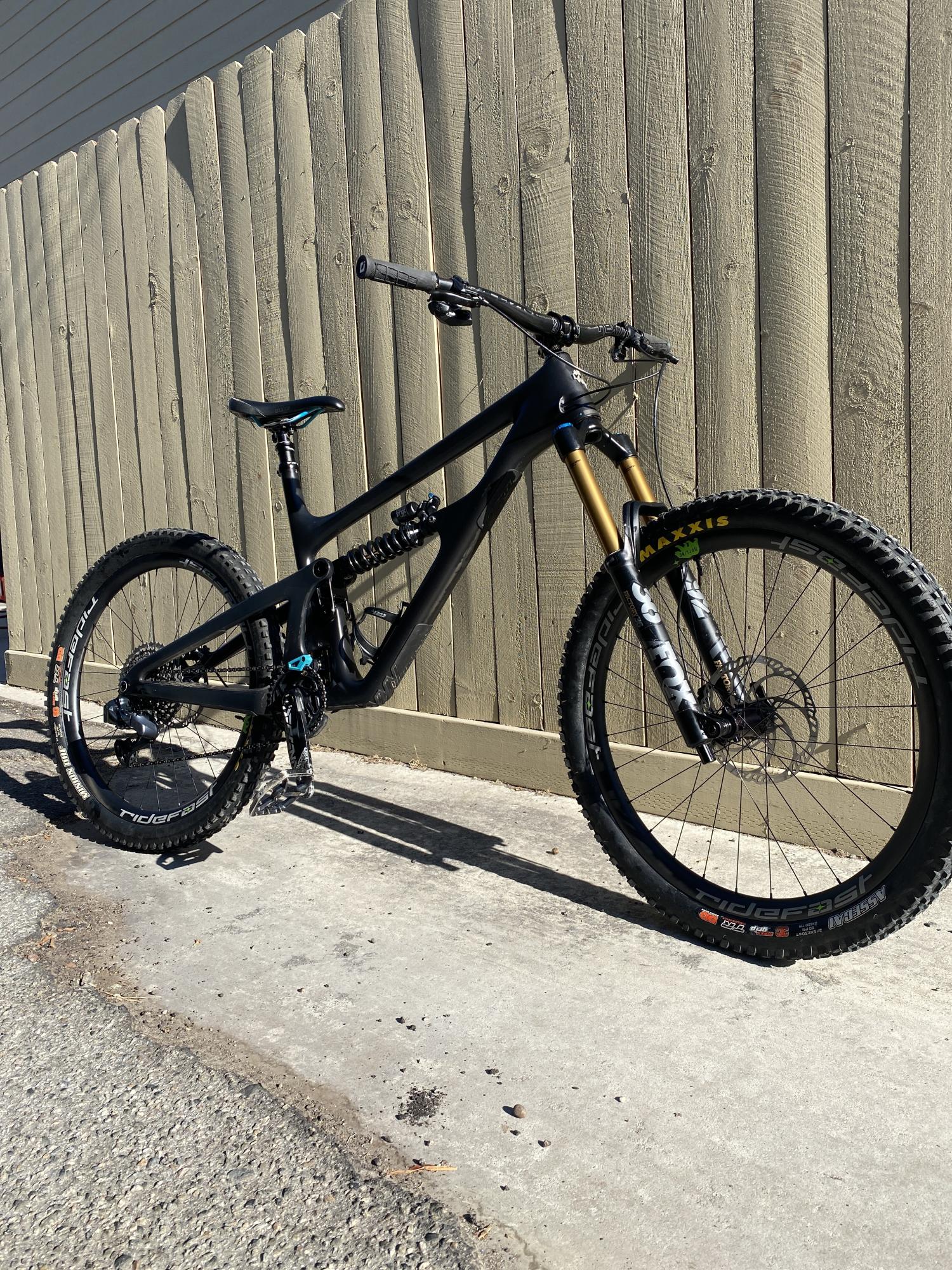 2020 Yeti sb165 Black