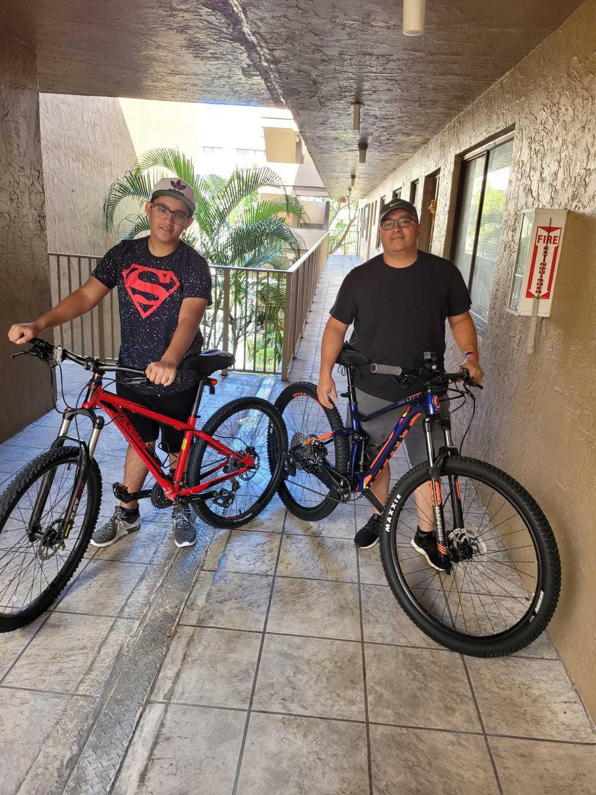 Lamis Mountain Red and Black