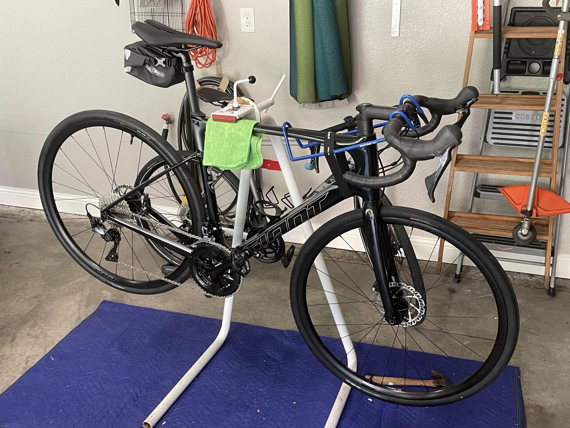 2022 Giant Defy Black