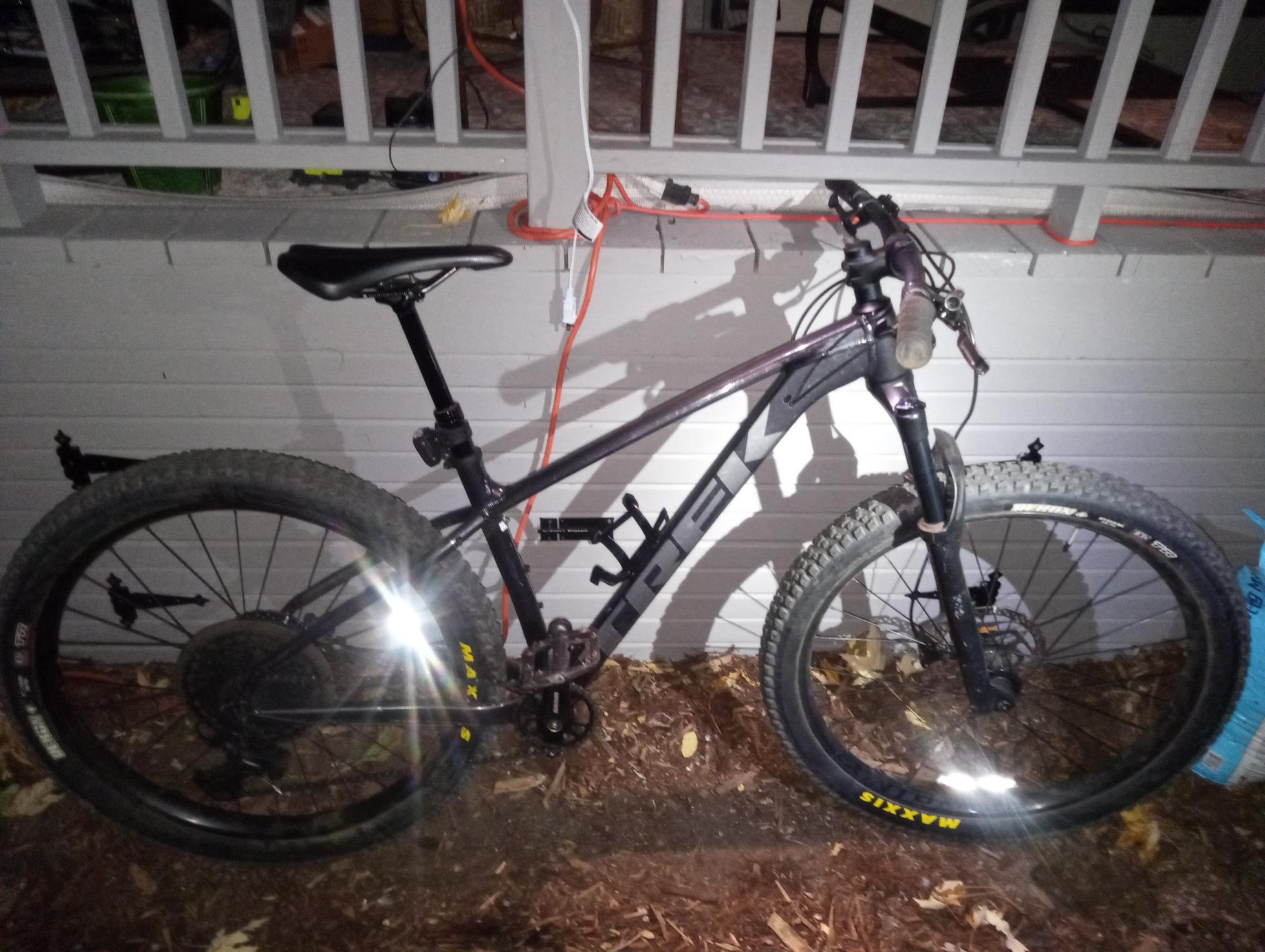 2022 Trek Roscoe 7 Black