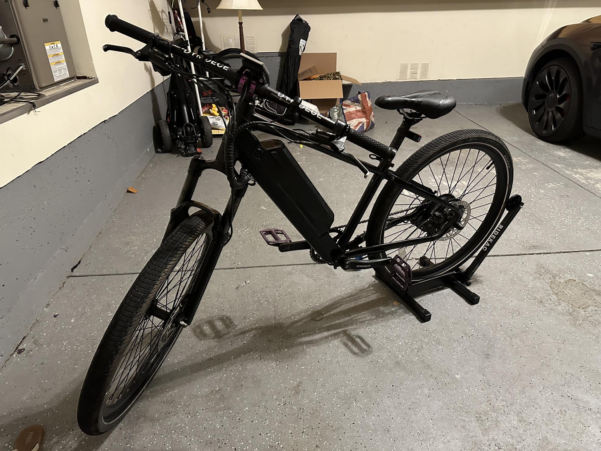 2022 Aventón Pace 500 small Black and Purple