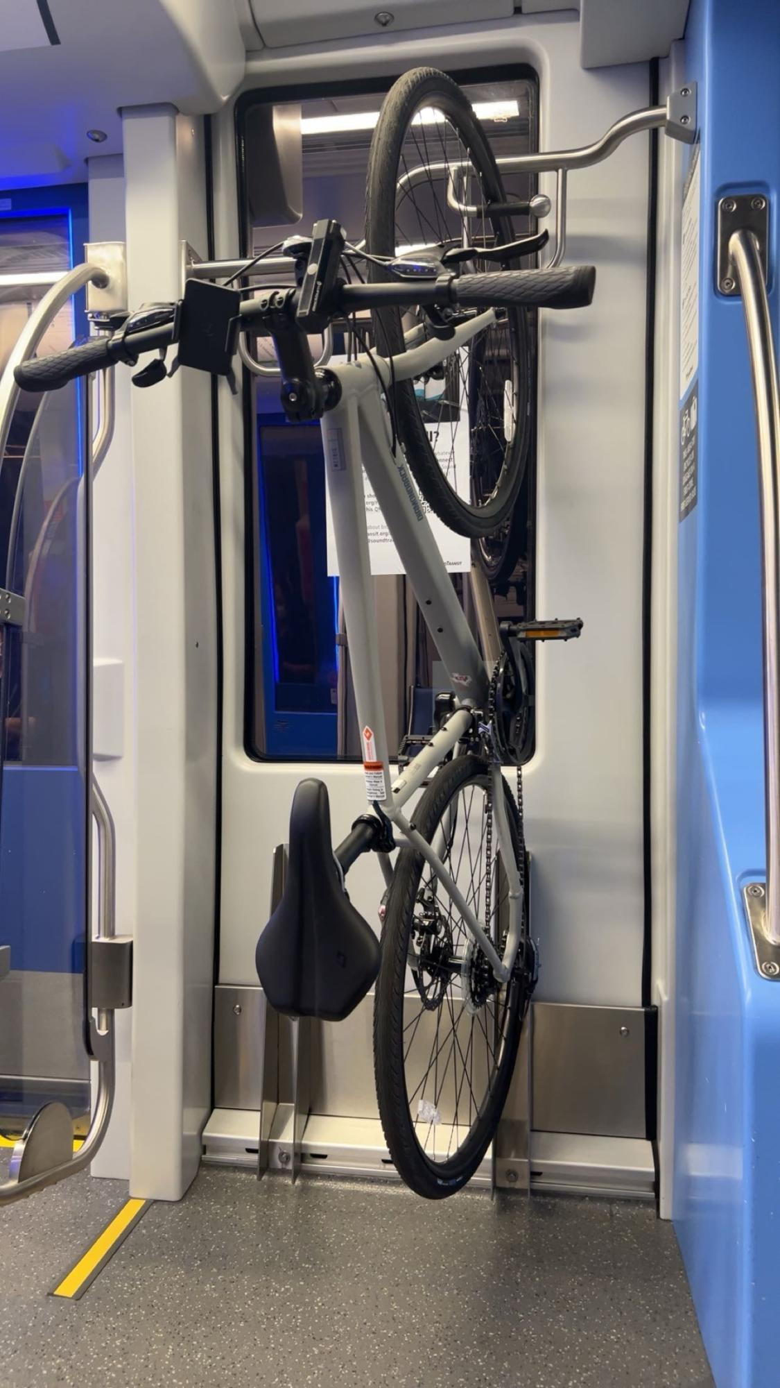 2021 Diamondback Metric 2 Silver, gray or bare metal
