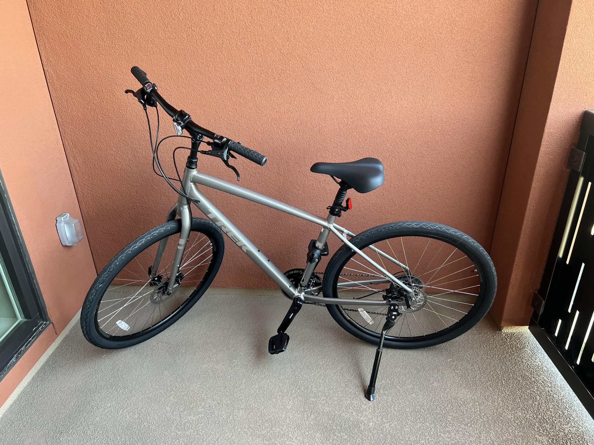2022 Trek Verve 3 Silver, gray or bare metal