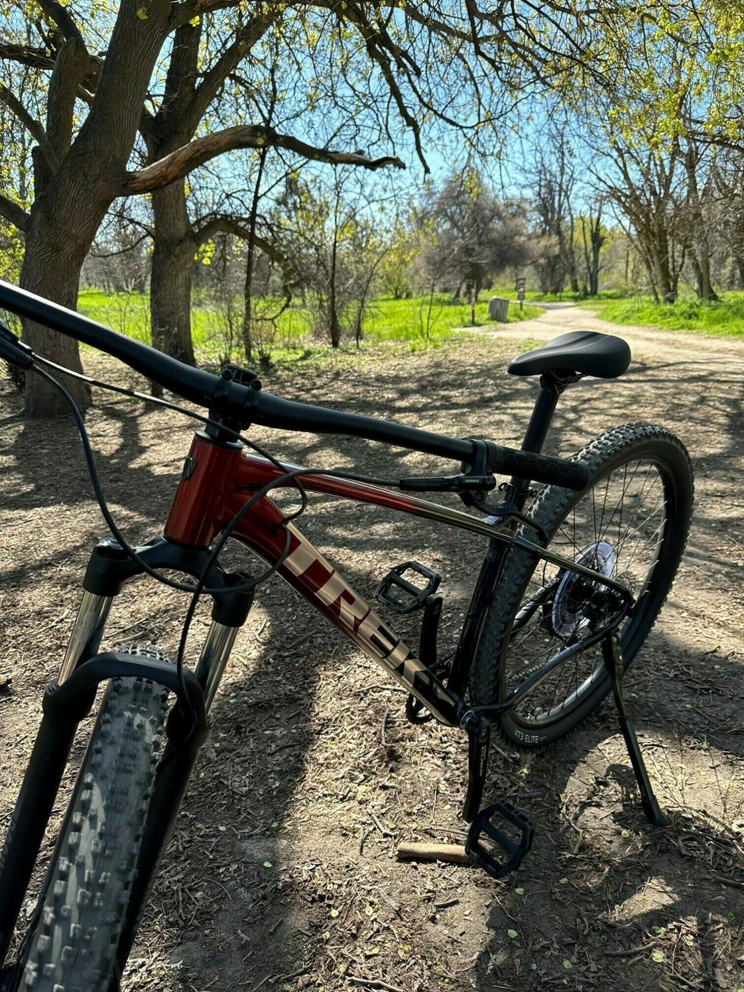 Trek Marlin 6 Red and Blue