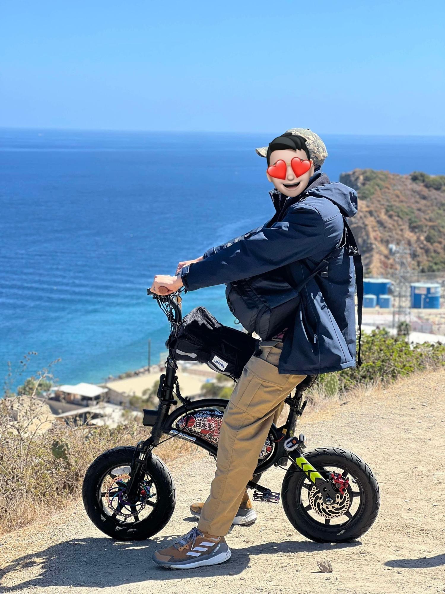 Jetson E-bike with Sticker on frame. Black