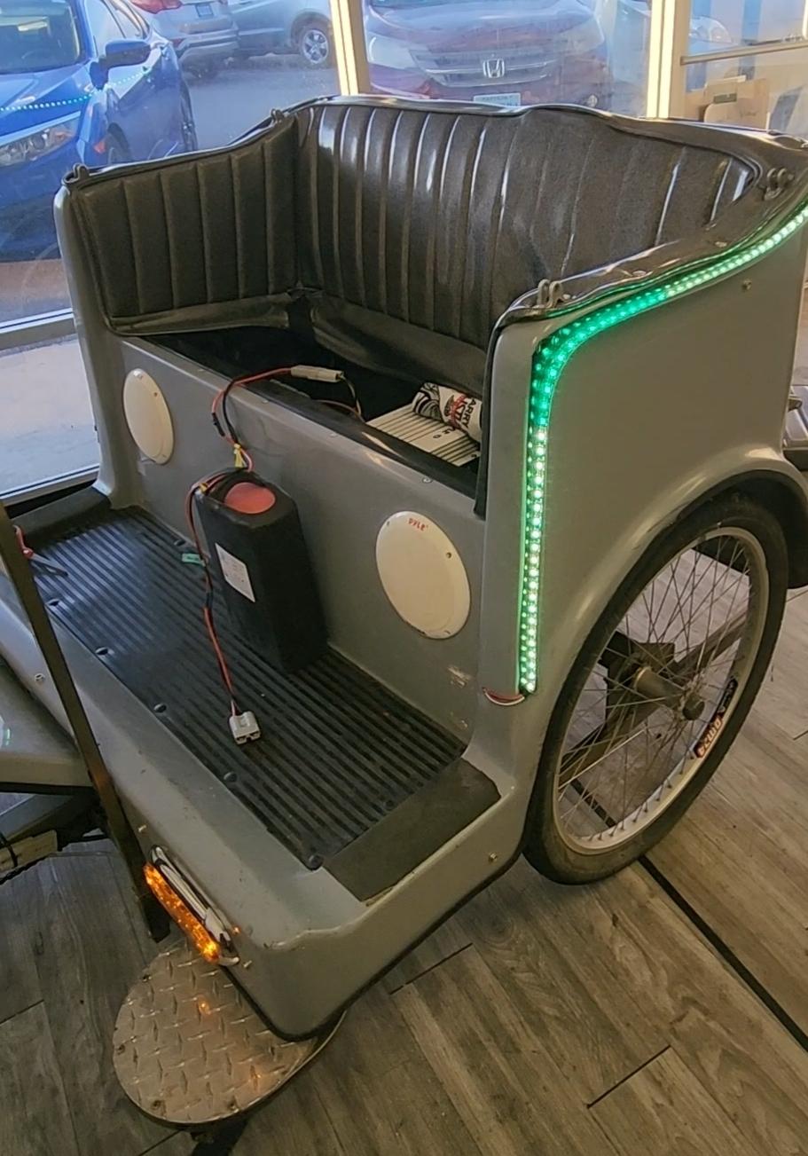 Main Street Broadway tricycle Black and Silver, gray or bare metal