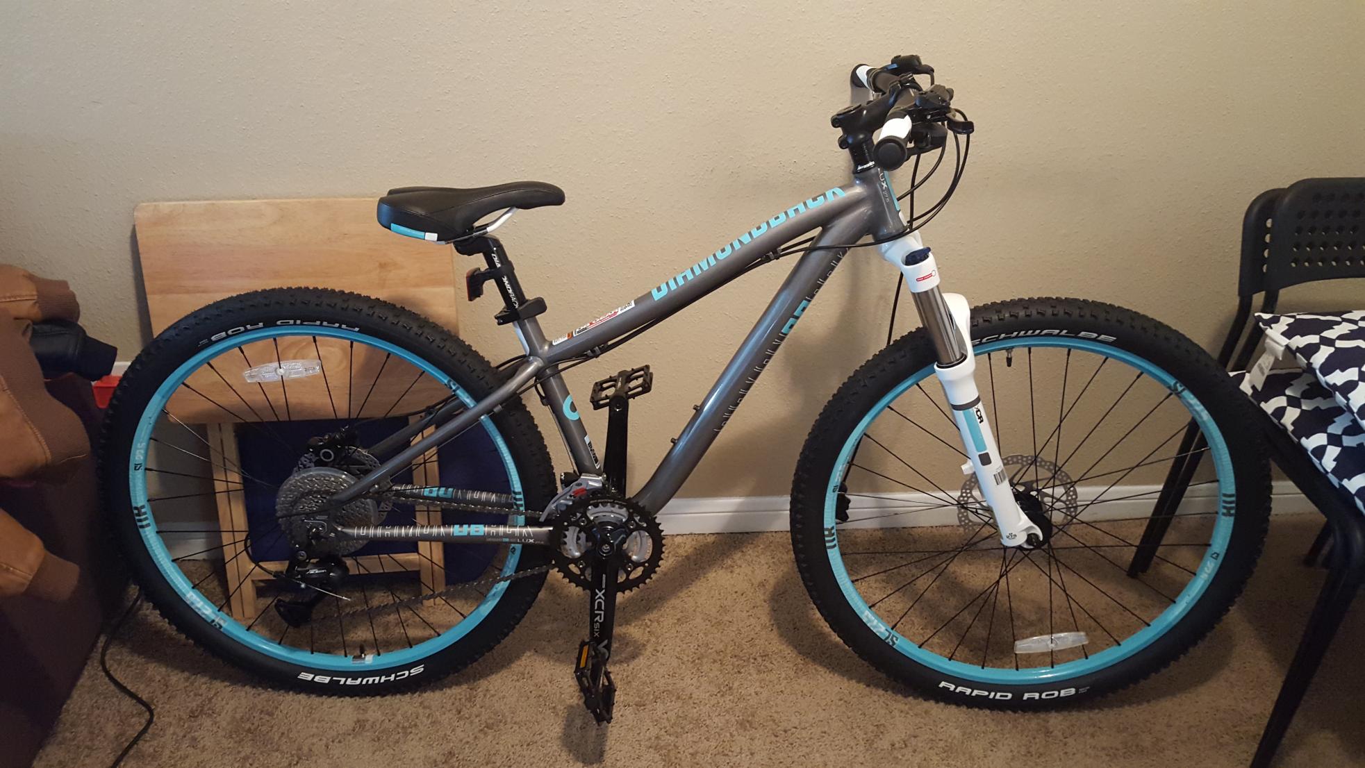 2016 Diamondback Lux Sport Silver or Gray and Blue