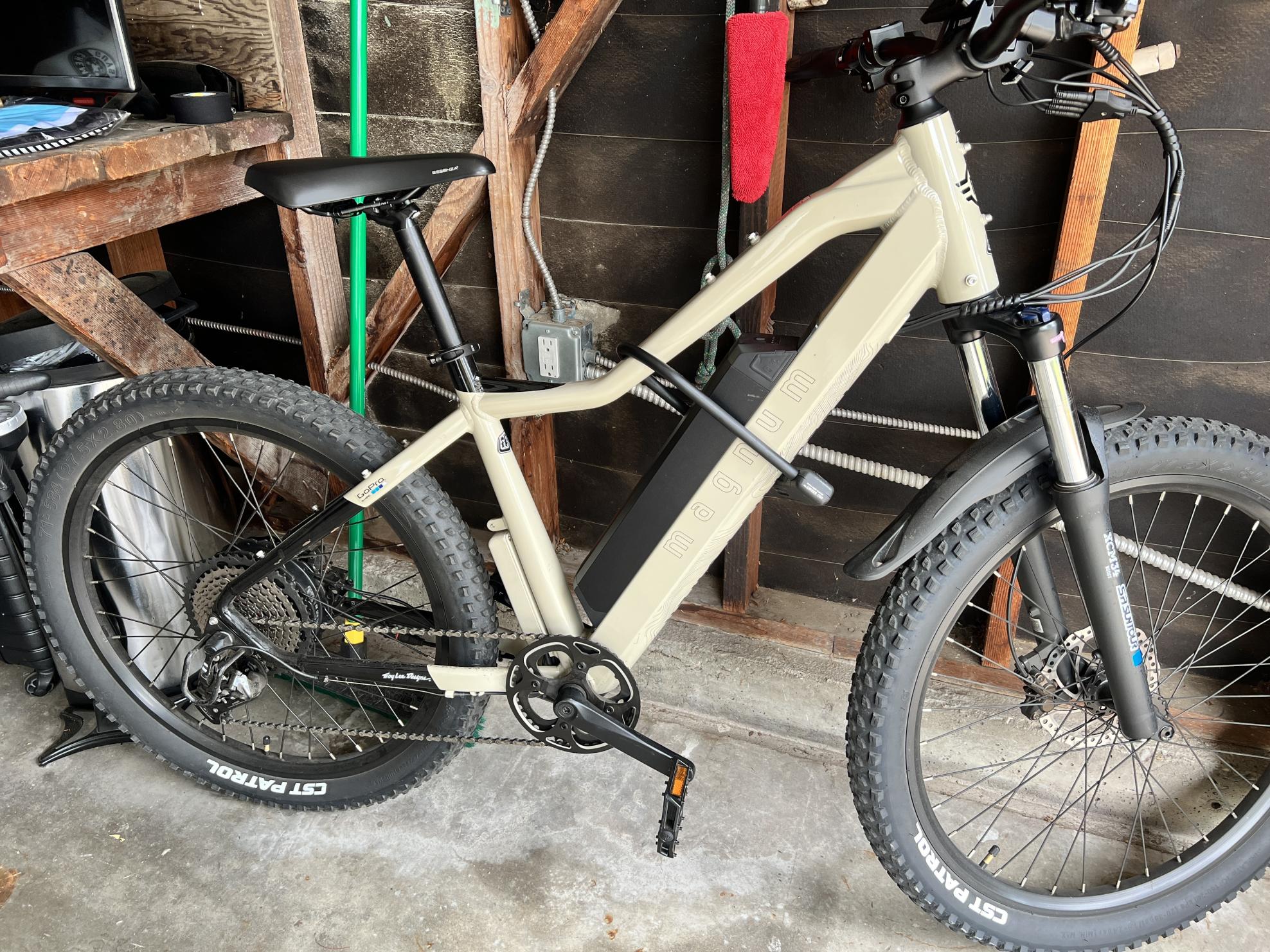 2022 Magnum Bikes Peak T7 Brown and Black