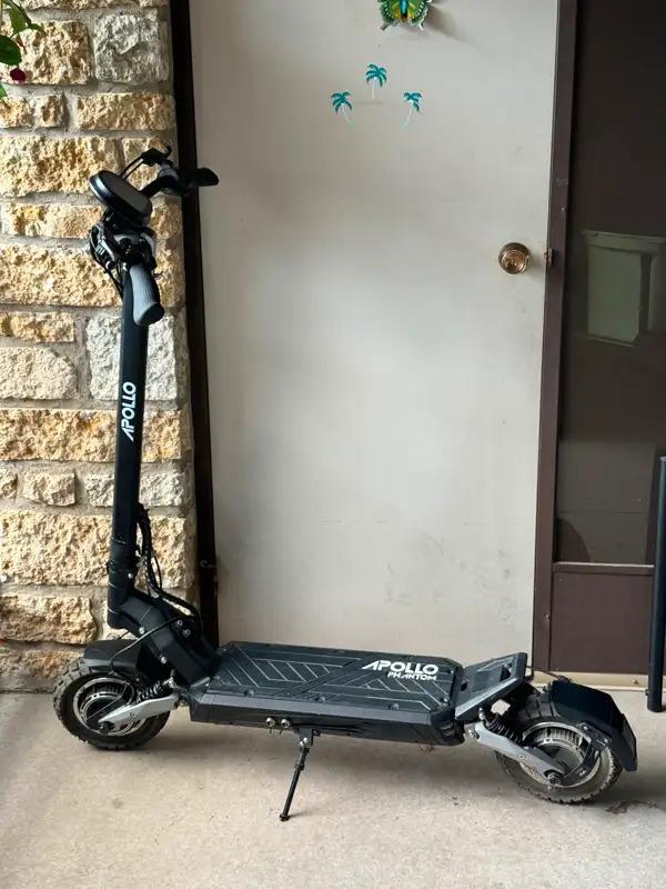 2023 Apollo Phantom e-scooter Black