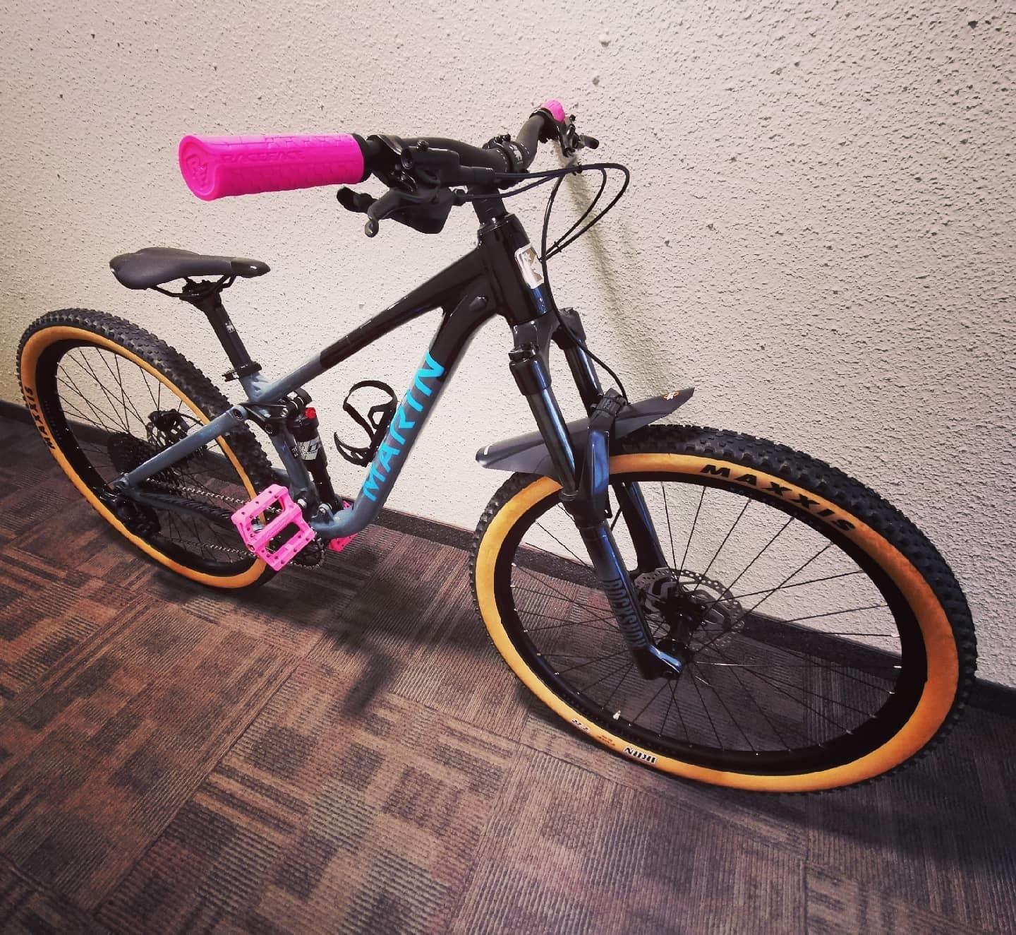 2021 Marin Bikes Rift Zone 27.5 Silver, gray or bare metal