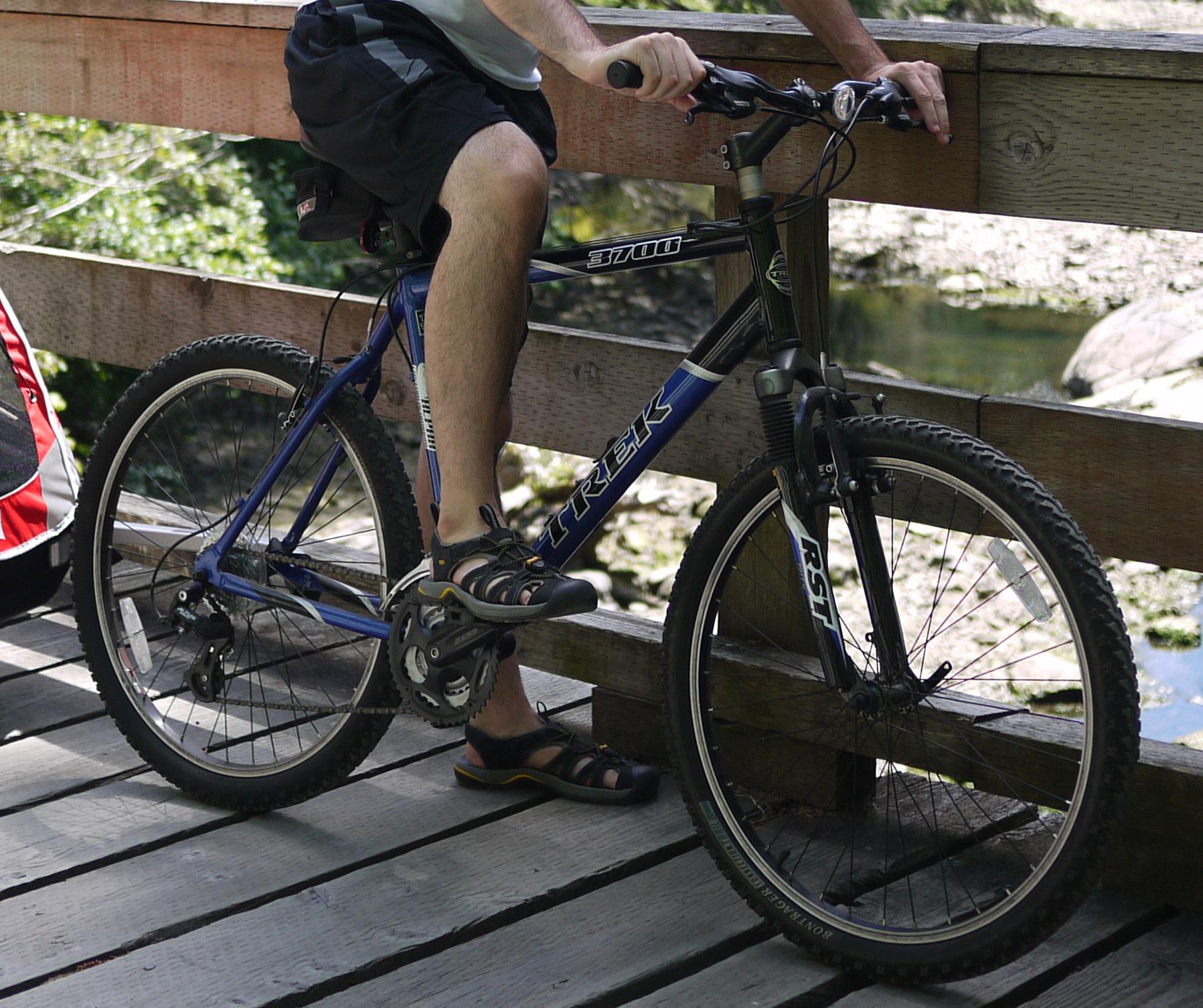 2004 Trek 3700 Blue and Black