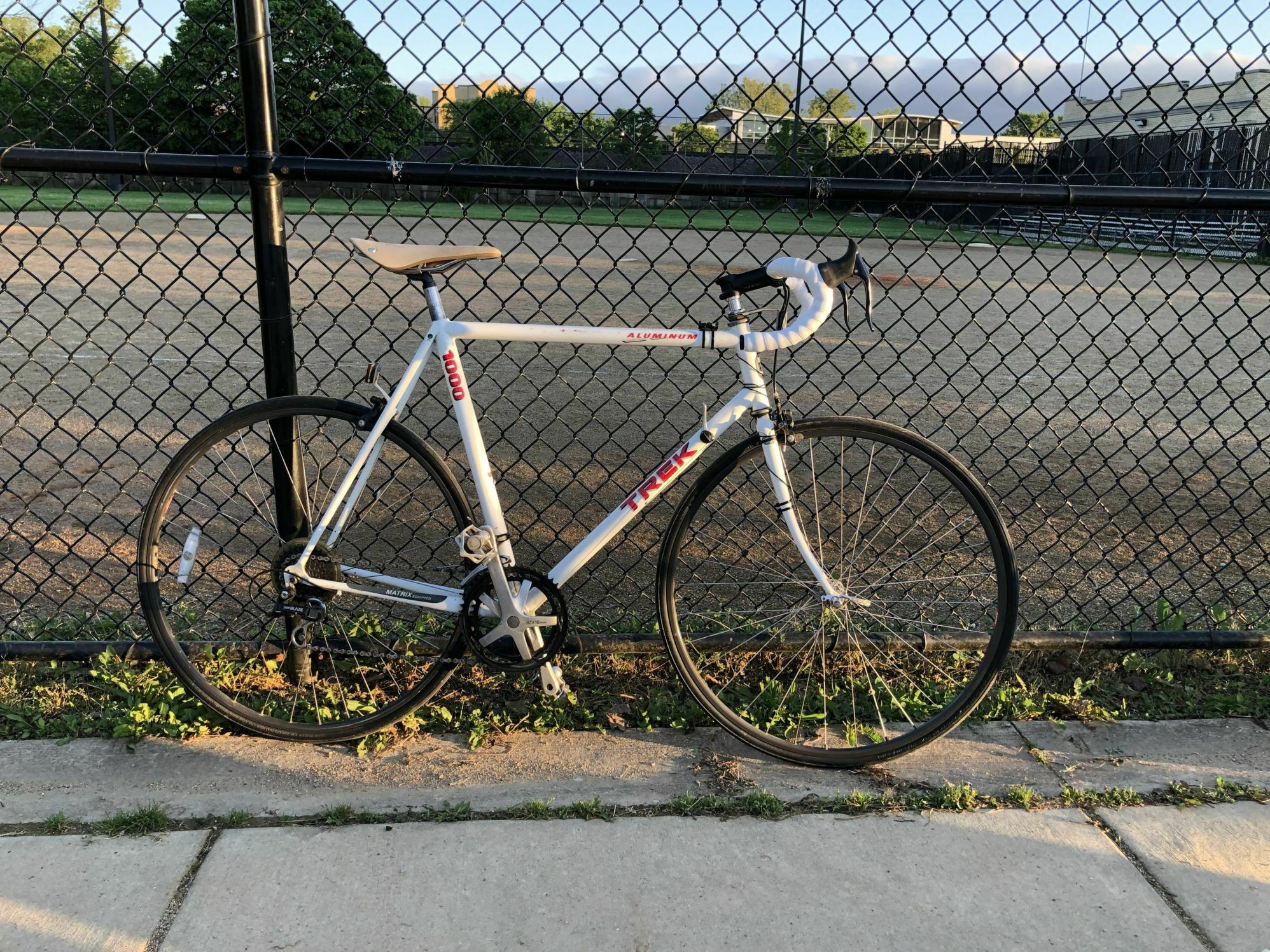 Trek 1000 White and Red