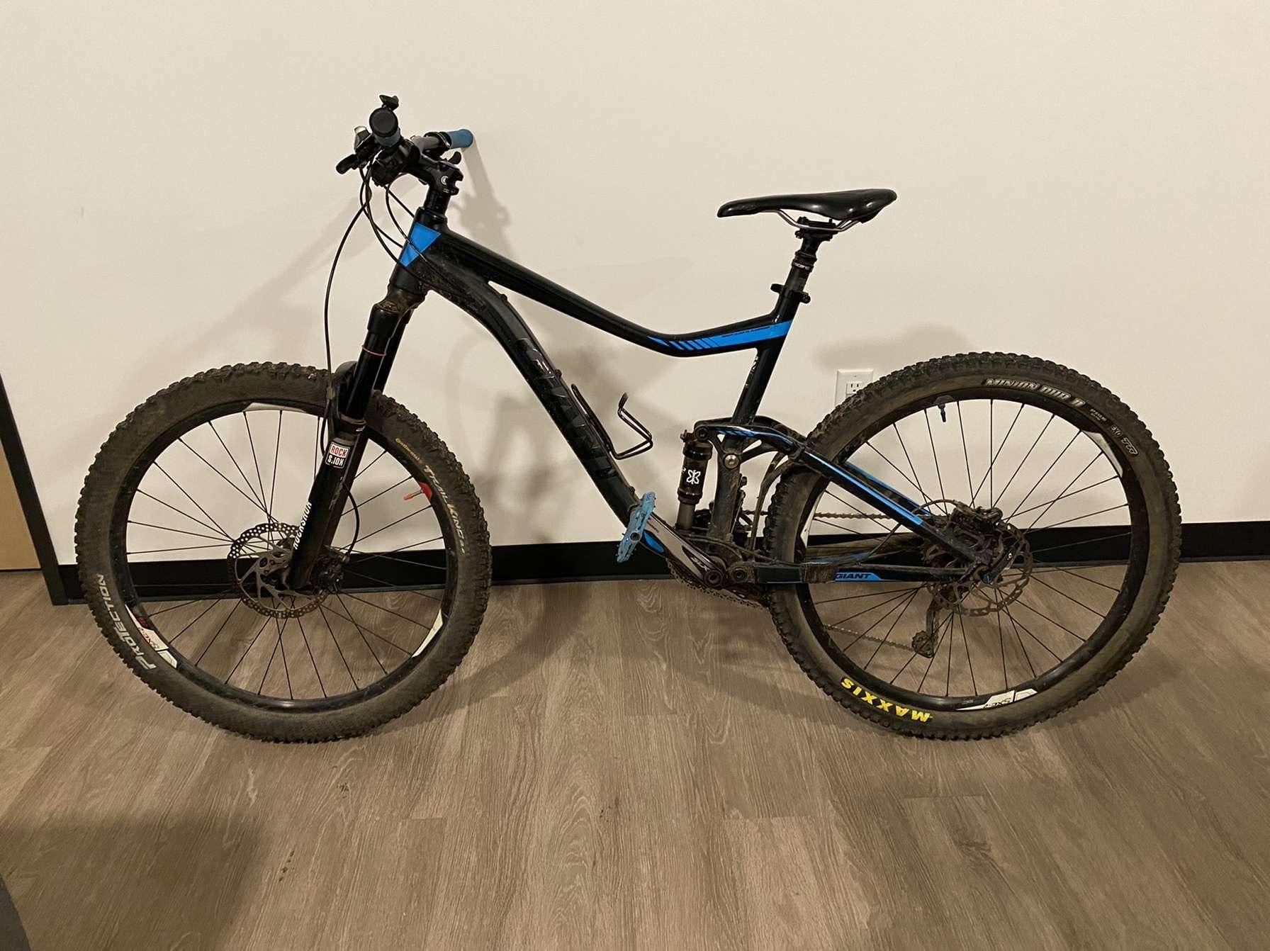 2015 Giant Trance 27.5 Black and Blue