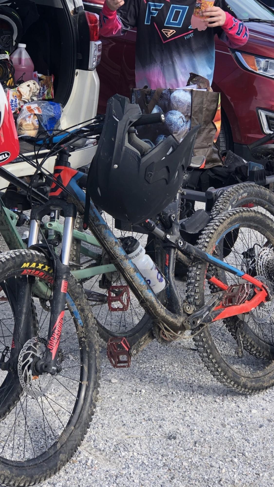 2017 SCOTT Genius Black, Blue, and Red