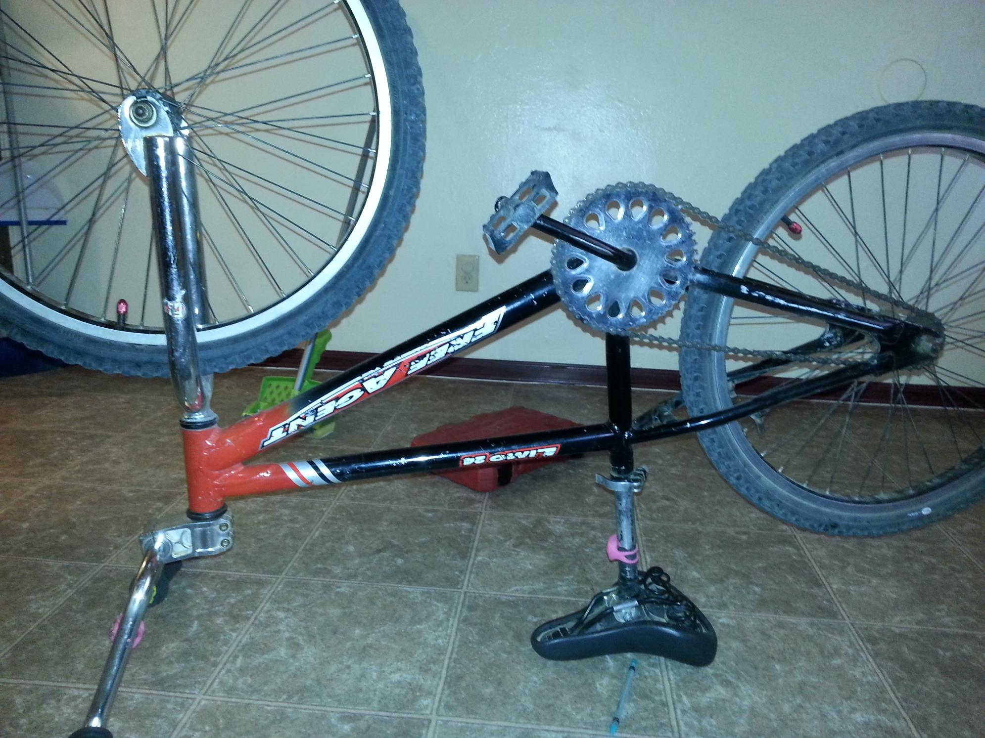 Free Agent limo 24 Black and Red