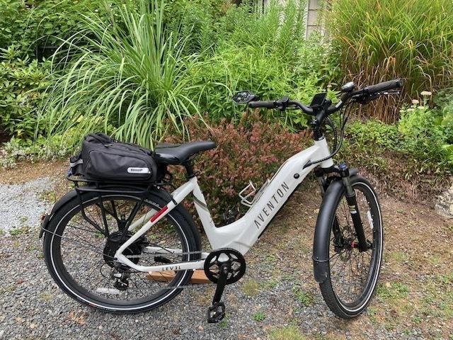 2023 Aventón Level 2 Step Through White