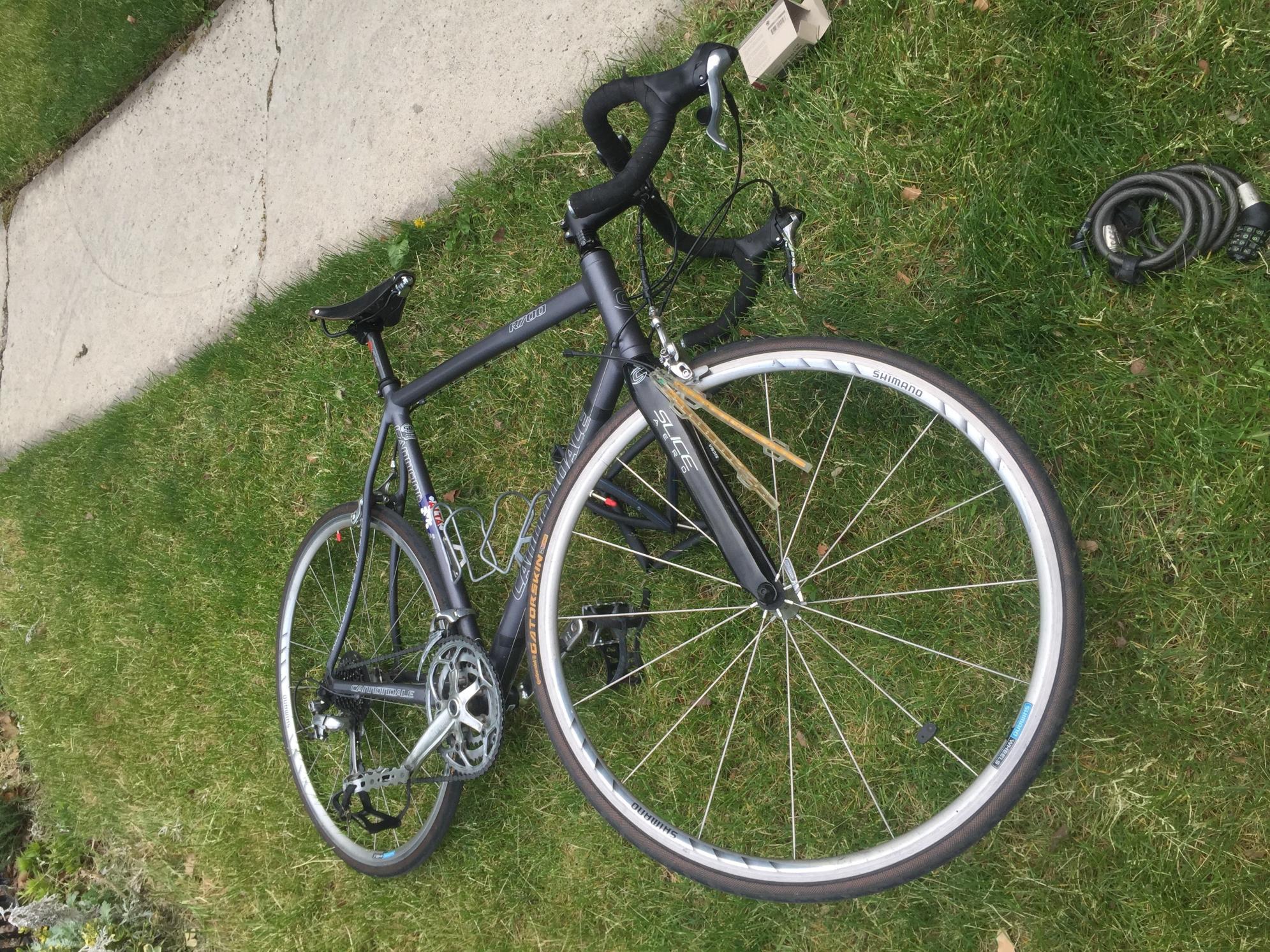 2005 Cannondale R700 Silver or Gray
