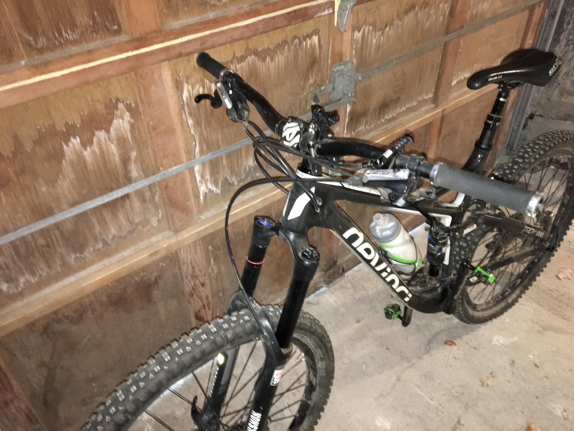 2015 Devinci Troy Carbon Black and White
