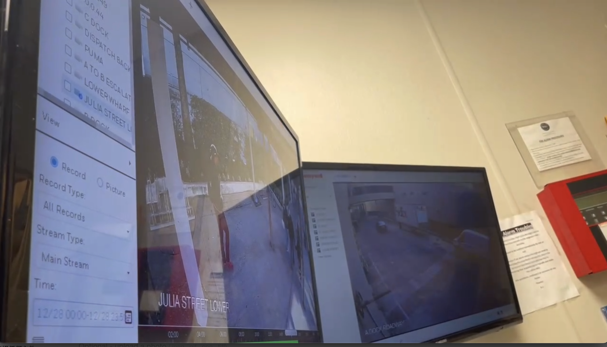 Huffy Huffy 26” Rock Creek 18-Speed Mountai... Blue