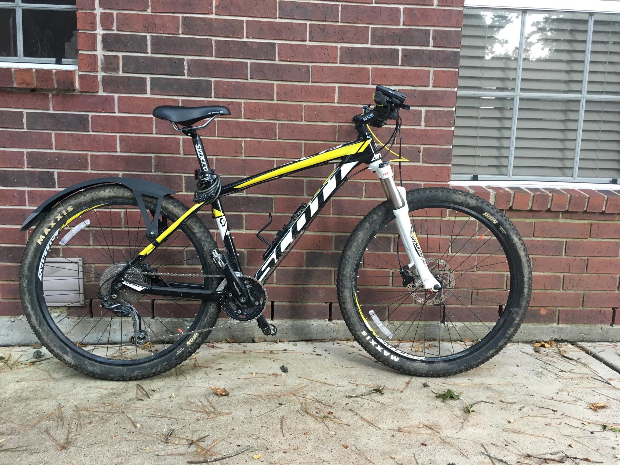 2015 SCOTT Scale 770 Black, White, and Yellow or Gold