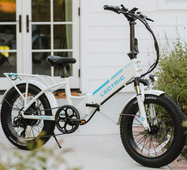 2025 Lectric eBikes XP Step-Thru 3.0 White Long- Range White and Blue