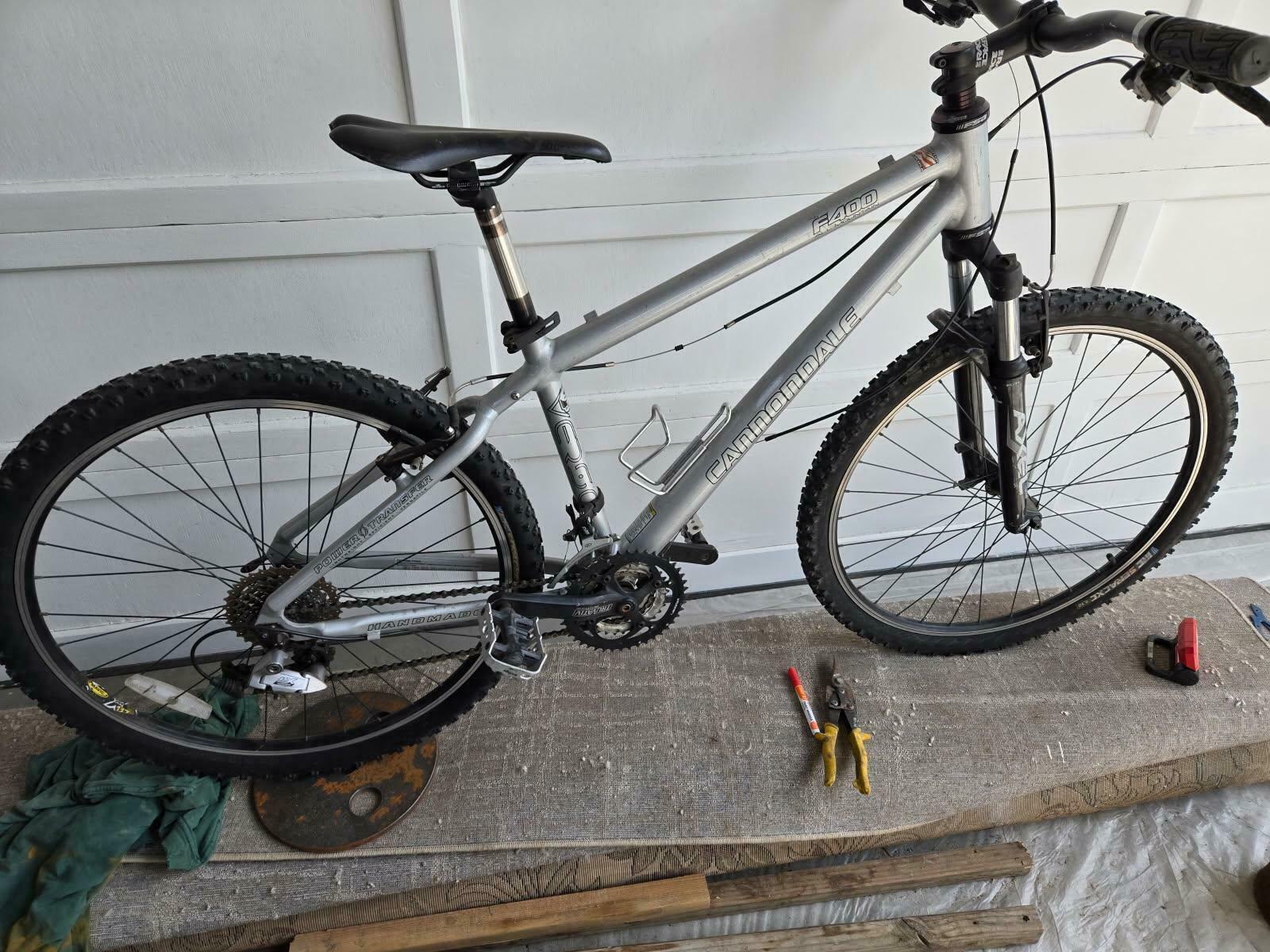 Cannondale Silver, gray or bare metal