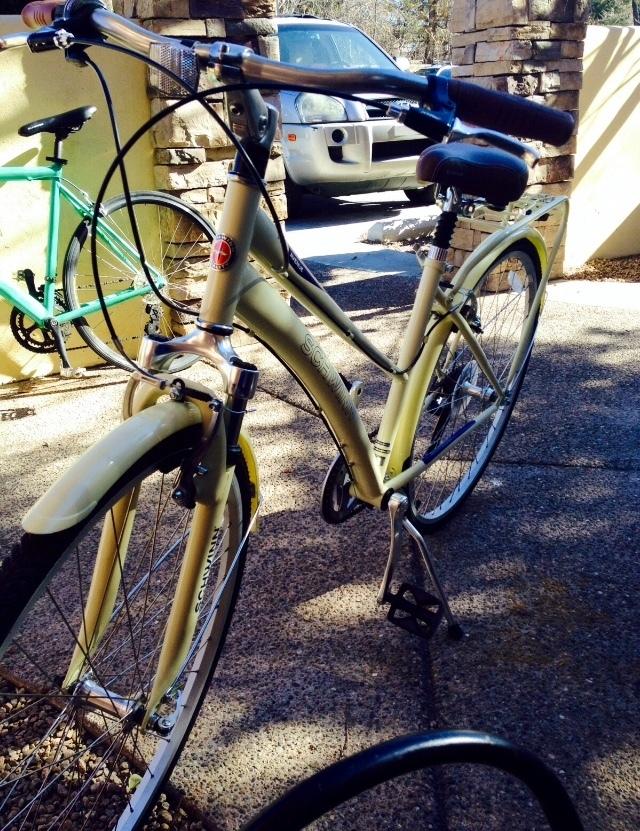 2013 Schwinn Fifth Avenue  White