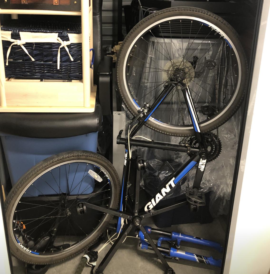 2012 Giant Revel 1 (Black/Blue) Black, Blue, and White