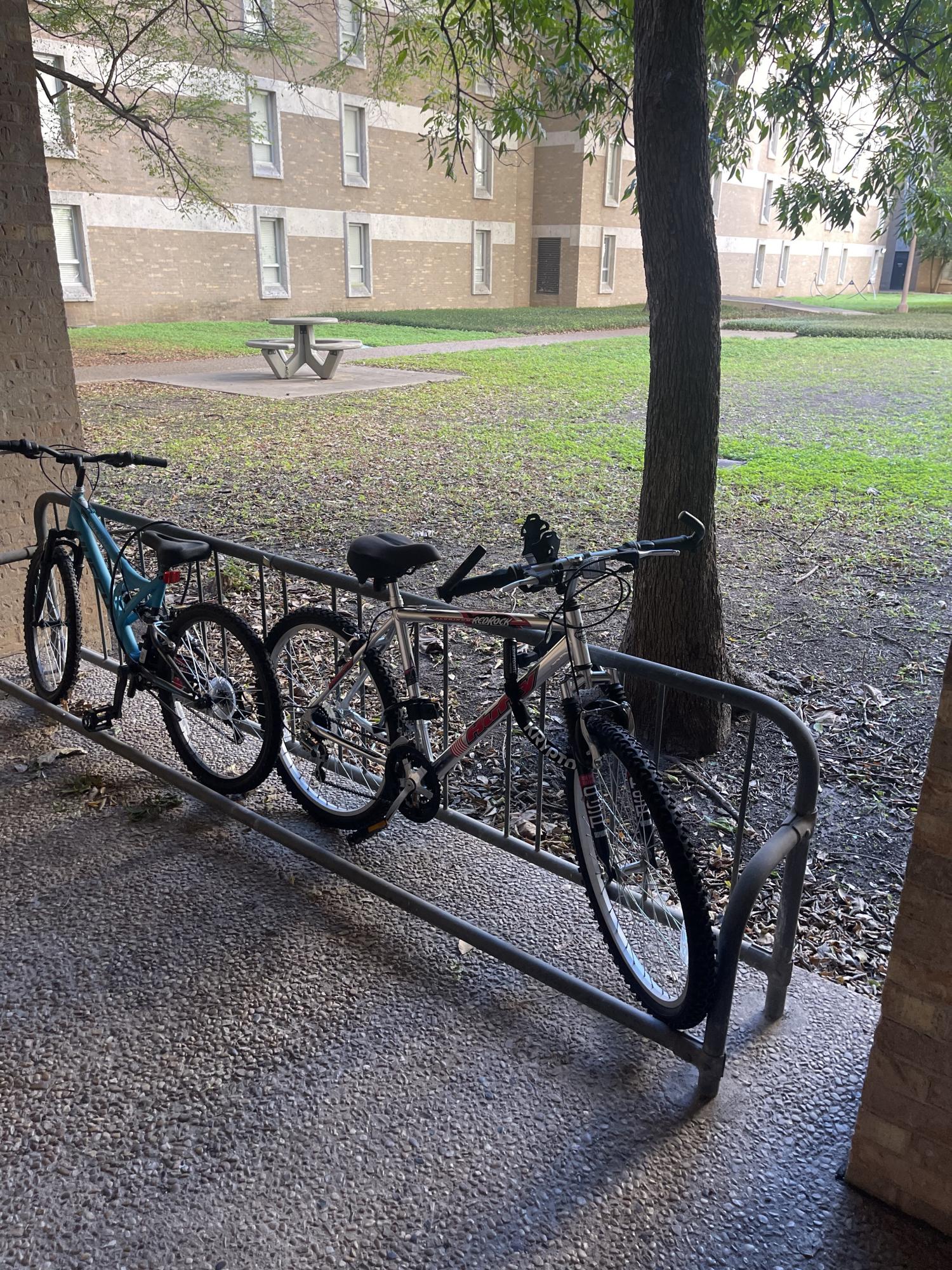 Huffy Red Rock Aluminum Silver, gray or bare metal and Red