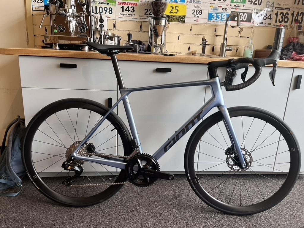 2025 Giant TCR Advanced 0 Blue en Silver, gray or bare metal
